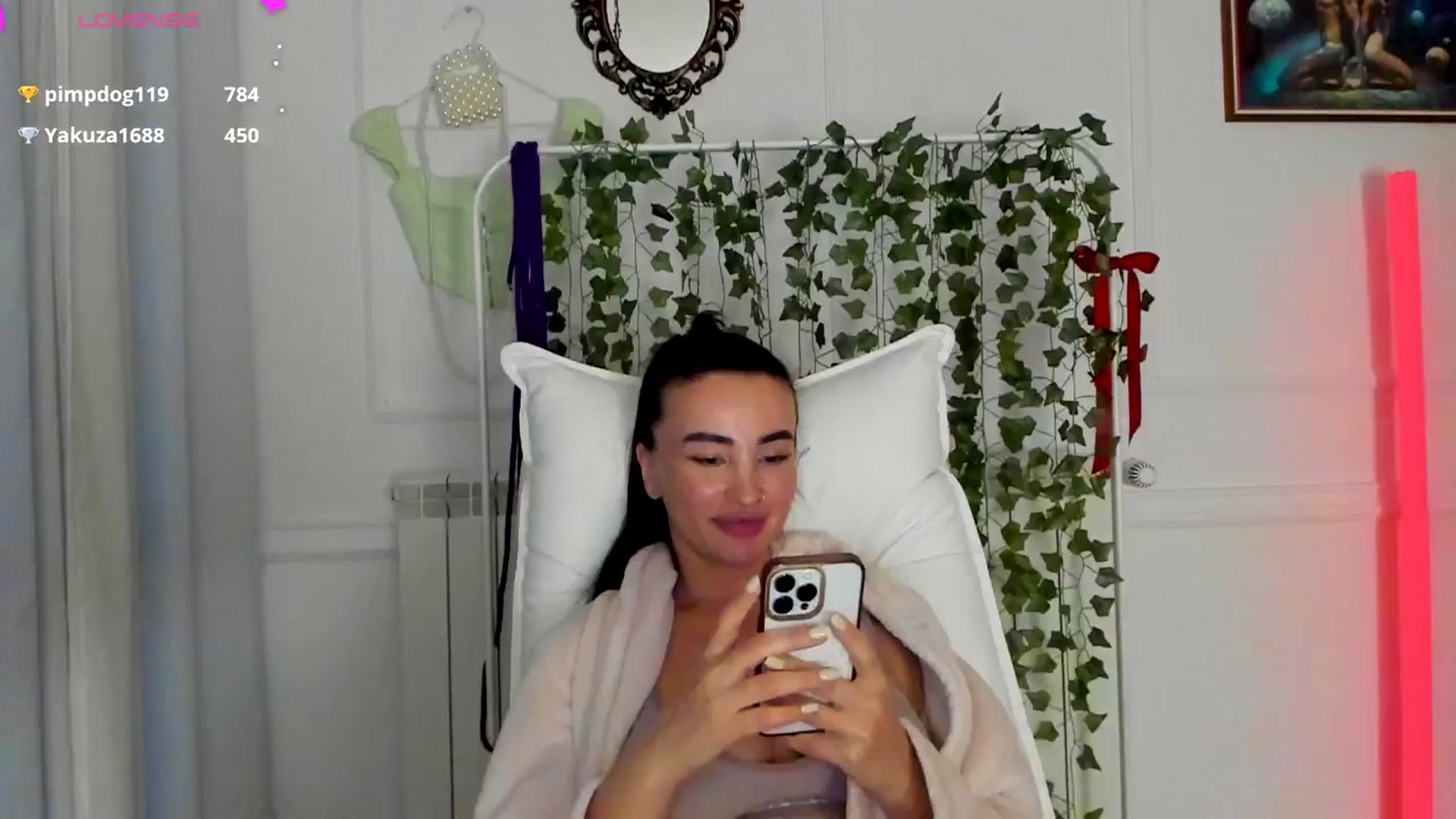 Gallery image thumbnail from AlyssiaKENT1's myfreecams stream on, 04/01/2025, 17:51 image 2 of 20