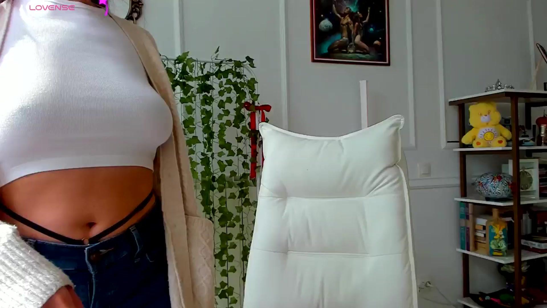 Gallery image thumbnail from AlyssiaKENT1's myfreecams stream on, 04/03/2025, 14:17 image 16 of 20