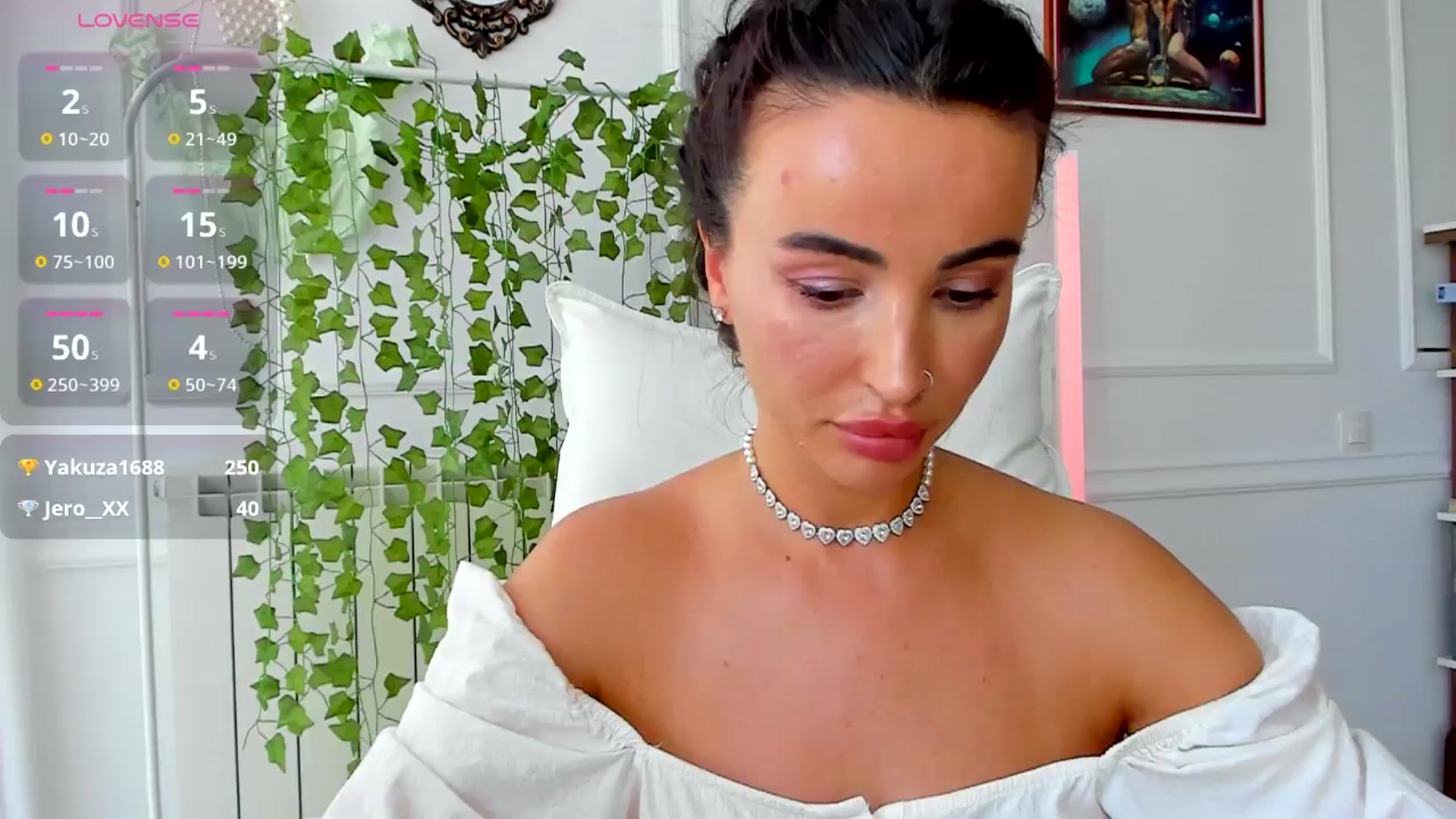 Gallery image thumbnail from AlyssiaKENT1's myfreecams stream on, 04/28/2025, 18:01 image 9 of 20