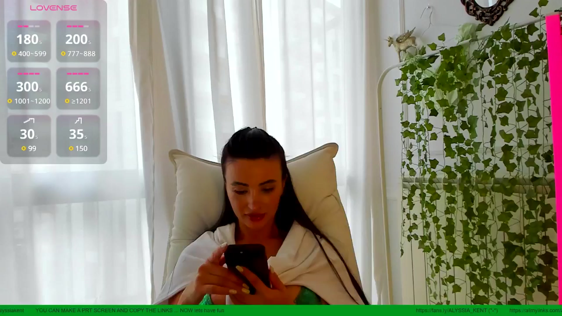 Gallery image thumbnail from AlyssiaKENT1's myfreecams stream on, 05/16/2025, 15:42 image 3 of 20