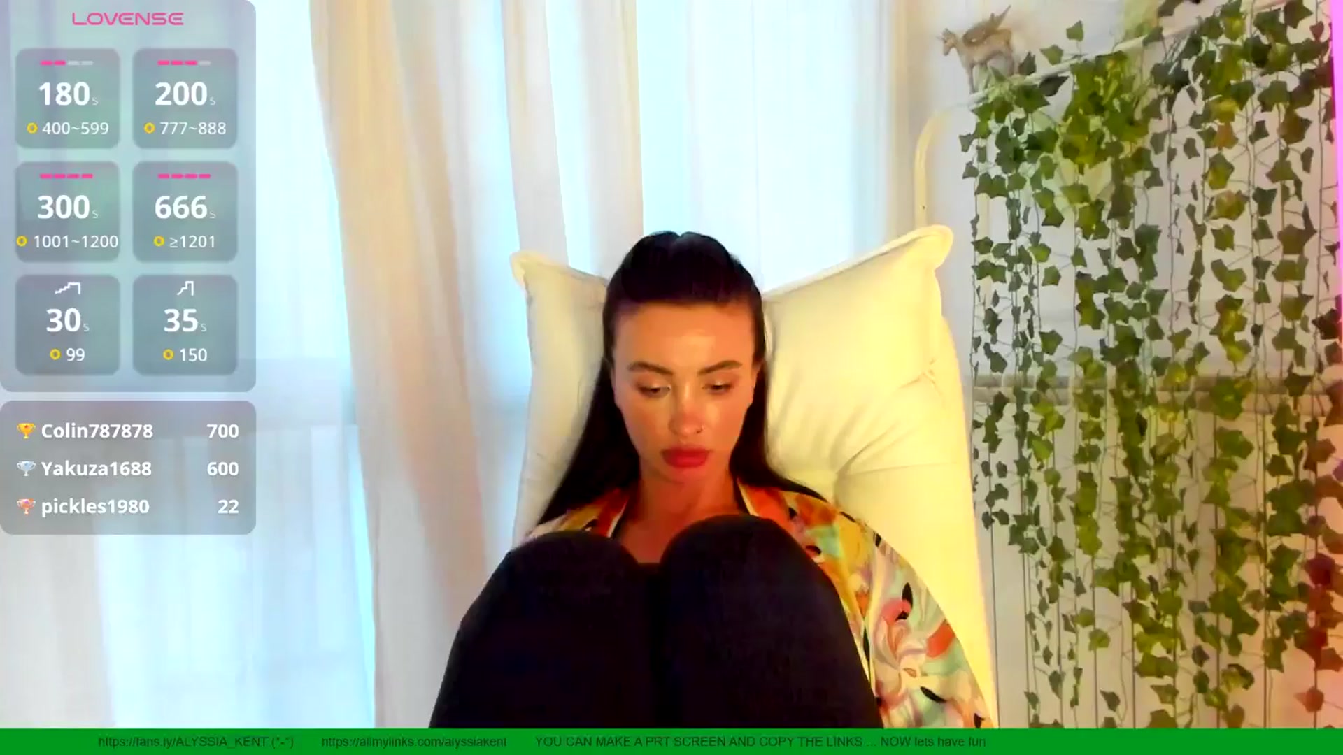 Gallery image thumbnail from AlyssiaKENT1's myfreecams stream on, 05/16/2025, 17:59 image 11 of 20