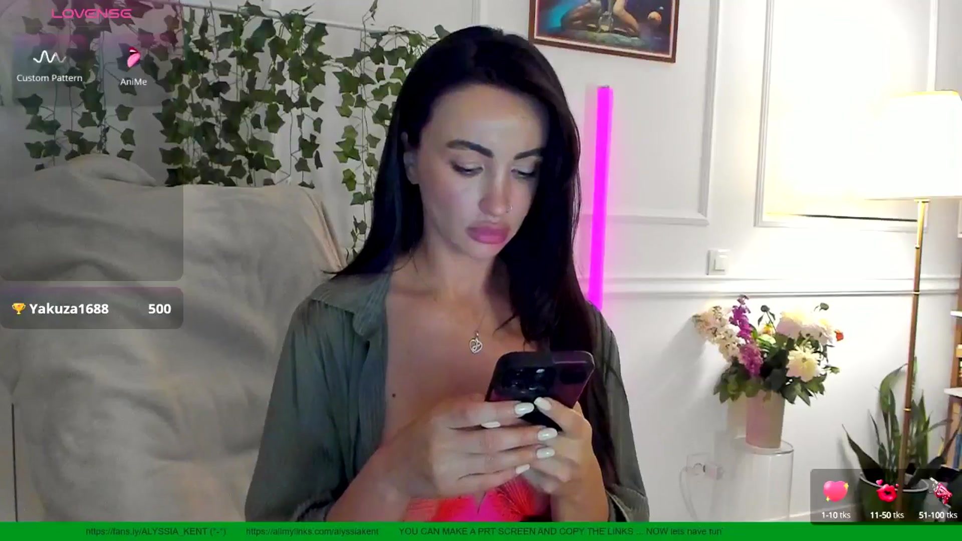 Gallery image thumbnail from AlyssiaKENT1's myfreecams stream on, 05/20/2025, 19:05 image 11 of 20