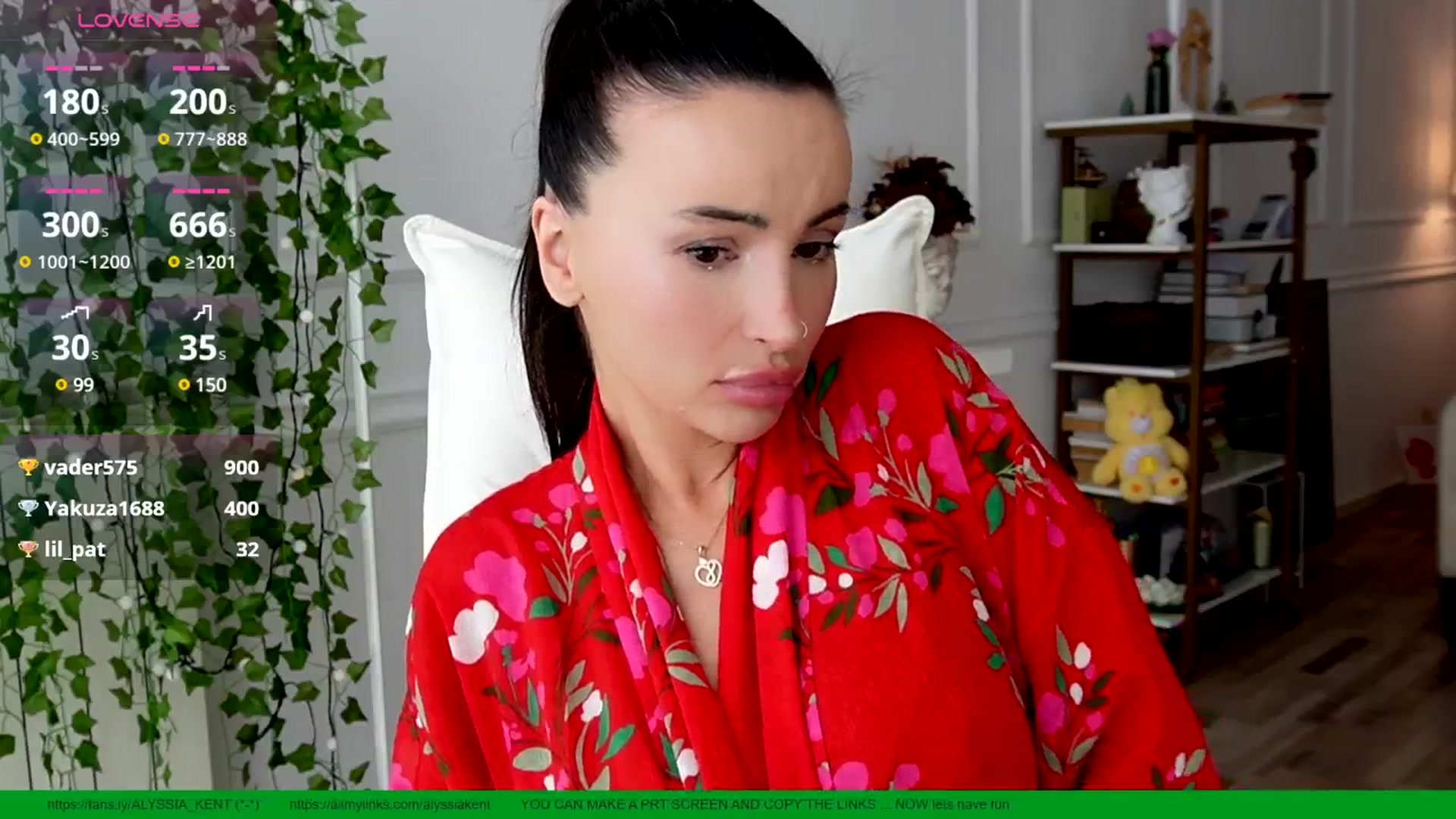 Gallery image thumbnail from AlyssiaKENT1's myfreecams stream on, 05/28/2025, 13:16 image 11 of 20