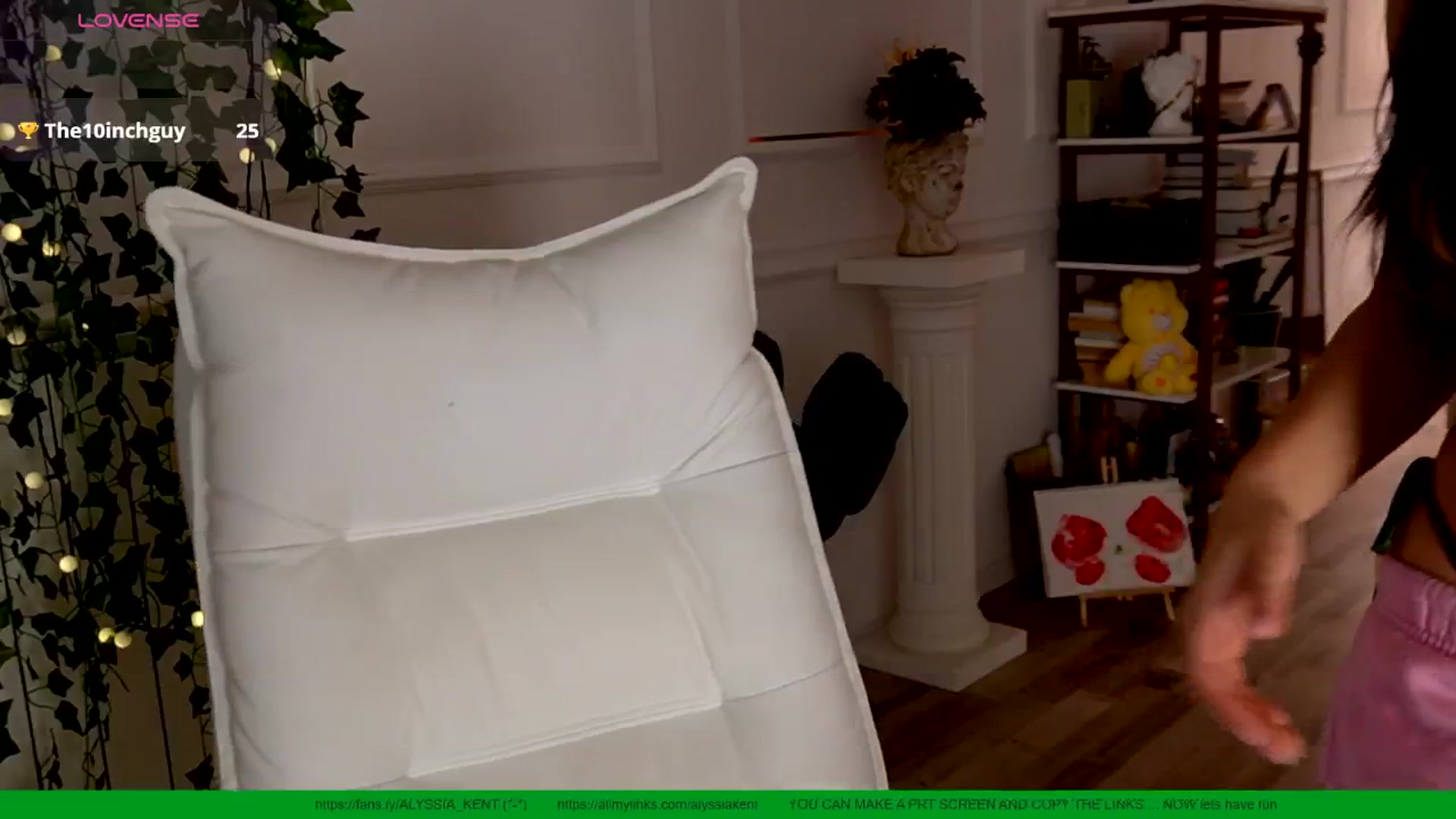 Gallery image thumbnail from AlyssiaKENT1's myfreecams stream on, 05/30/2025, 19:46 image 16 of 20