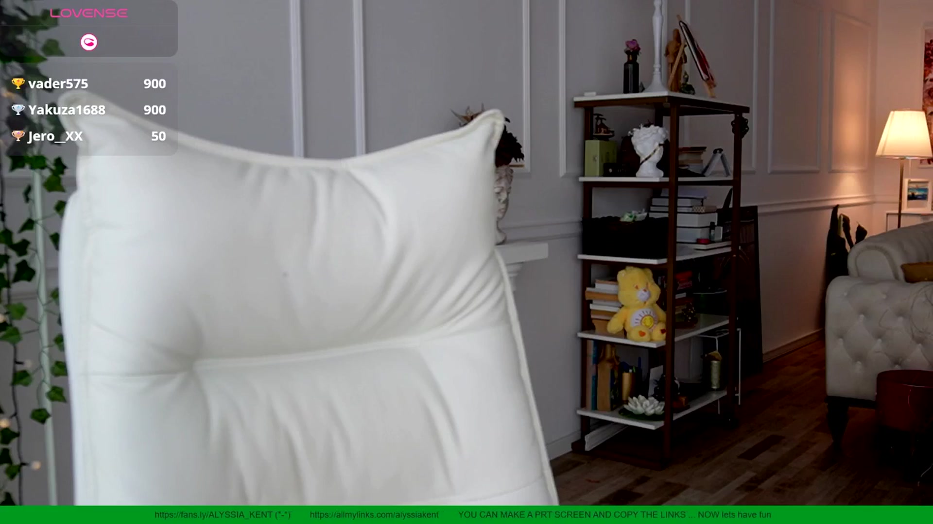 Gallery image thumbnail from AlyssiaKENT1's myfreecams stream on, 06/01/2025, 09:01 image 18 of 20