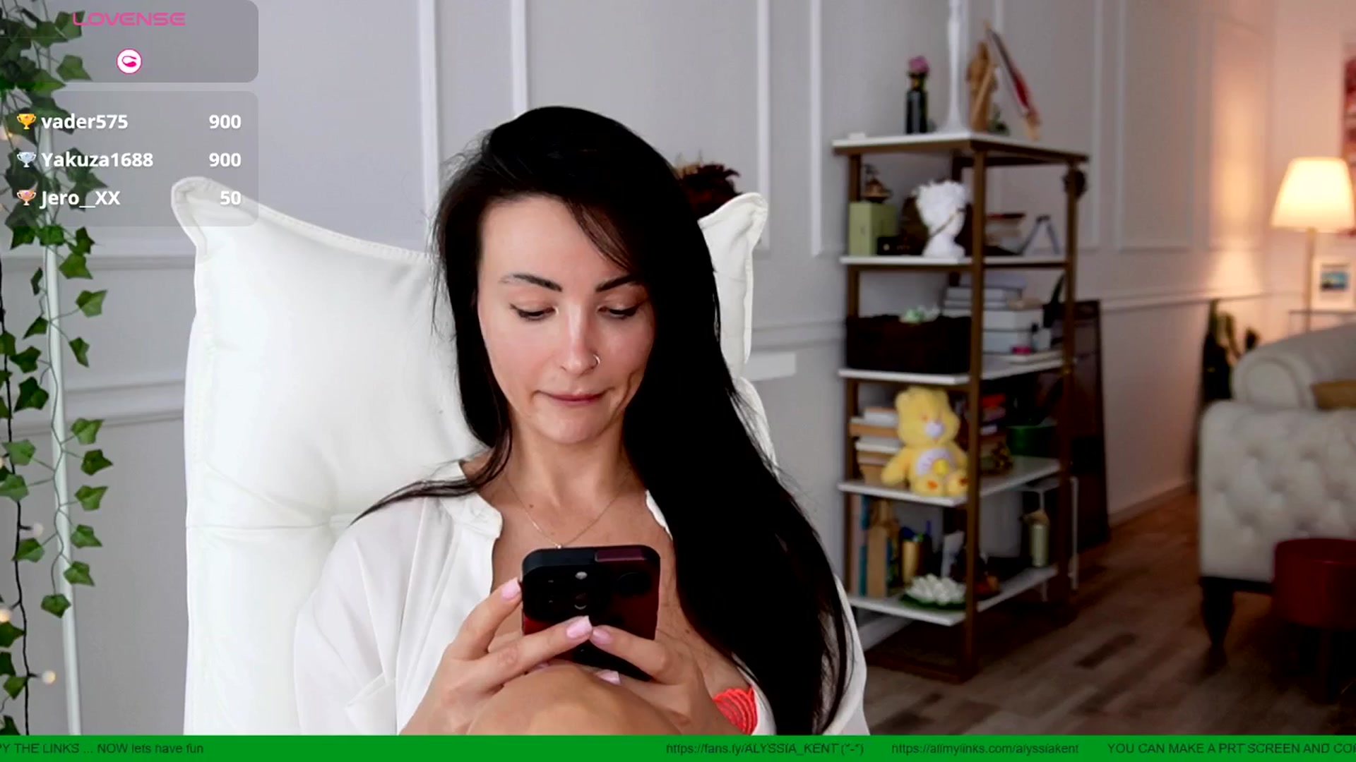 Gallery image thumbnail from AlyssiaKENT1's myfreecams stream on, 06/01/2025, 09:01 image 19 of 20