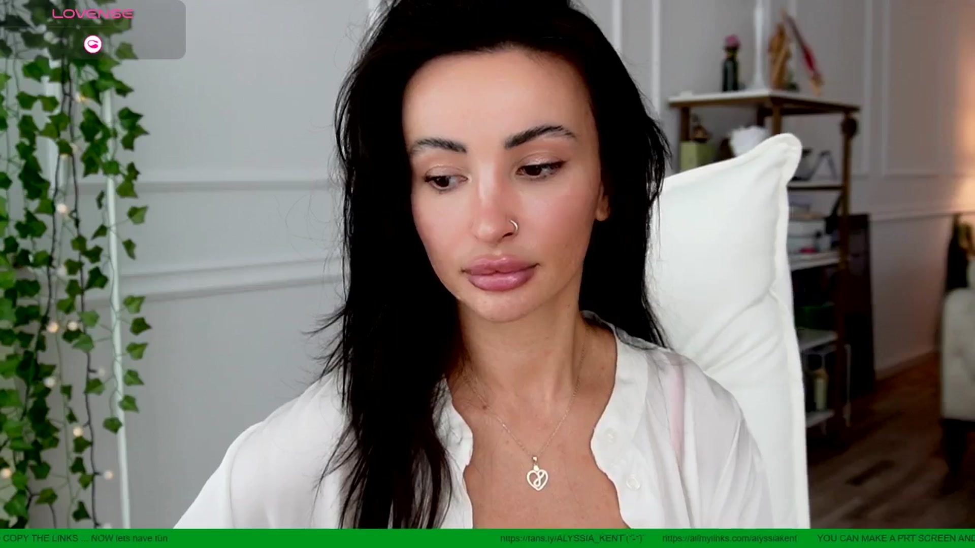 Gallery image thumbnail from AlyssiaKENT1's myfreecams stream on, 06/01/2025, 09:53 image 4 of 20