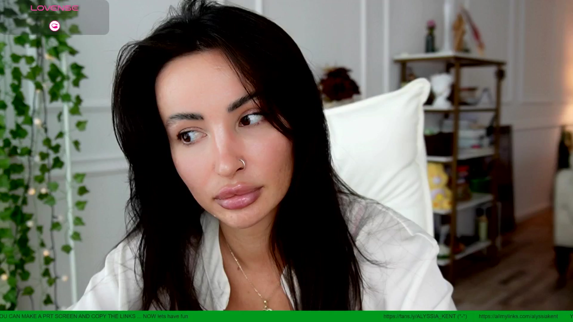 Gallery image thumbnail from AlyssiaKENT1's myfreecams stream on, 06/01/2025, 09:53 image 1 of 20