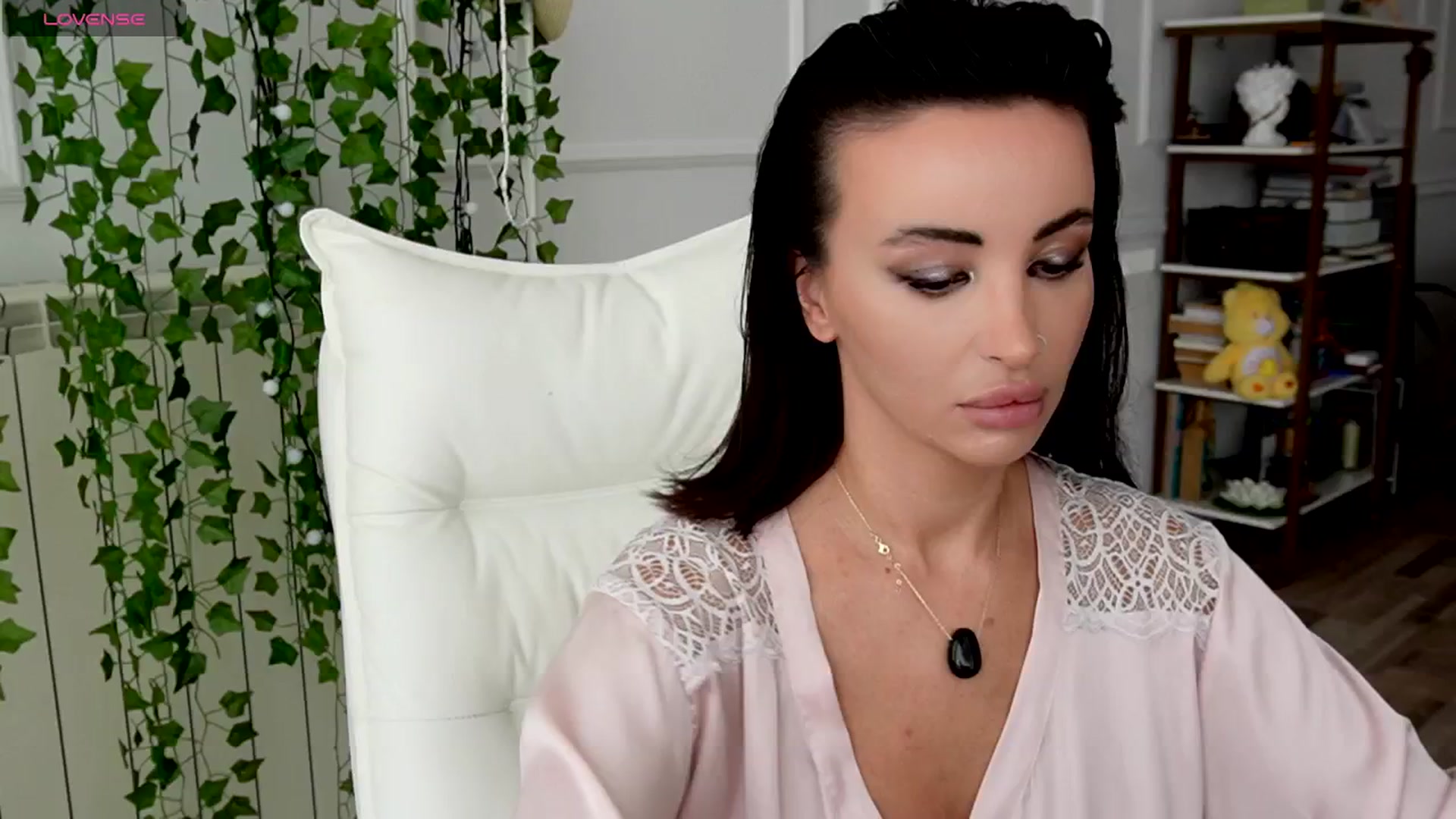 Gallery image thumbnail from AlyssiaKENT1's myfreecams stream on, 08/05/2025, 09:57 image 1 of 20