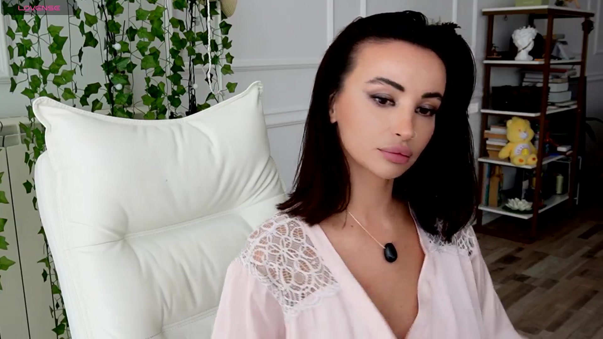 Gallery image thumbnail from AlyssiaKENT1's myfreecams stream on, 08/05/2025, 09:57 image 11 of 20