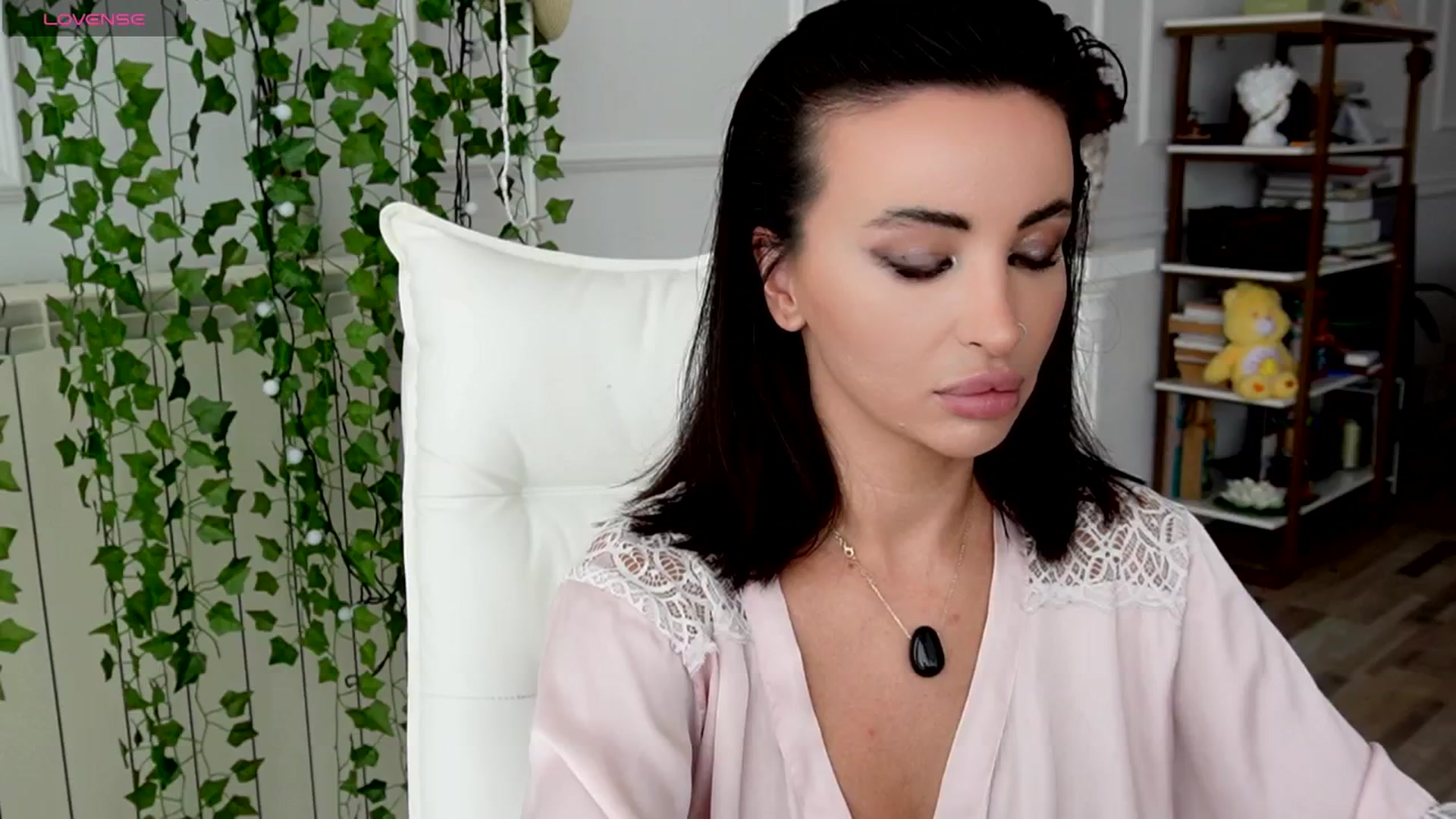 Gallery image thumbnail from AlyssiaKENT1's myfreecams stream on, 08/05/2025, 09:57 image 2 of 20