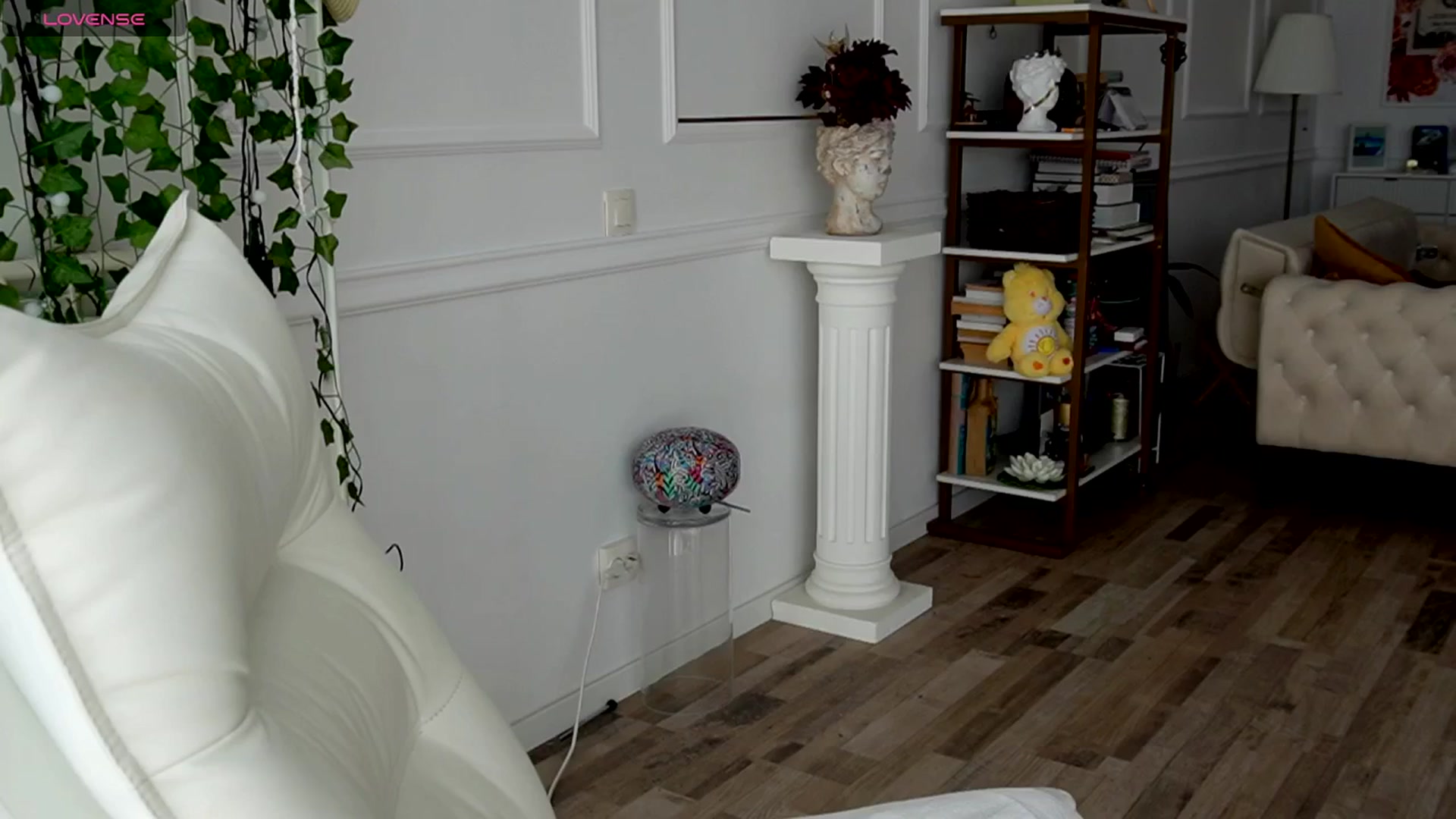 Gallery image thumbnail from AlyssiaKENT1's myfreecams stream on, 08/05/2025, 10:54 image 4 of 20