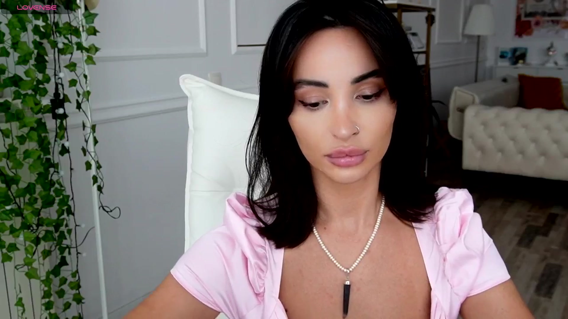 Gallery image thumbnail from AlyssiaKENT1's myfreecams stream on, 08/08/2025, 16:46 image 14 of 20