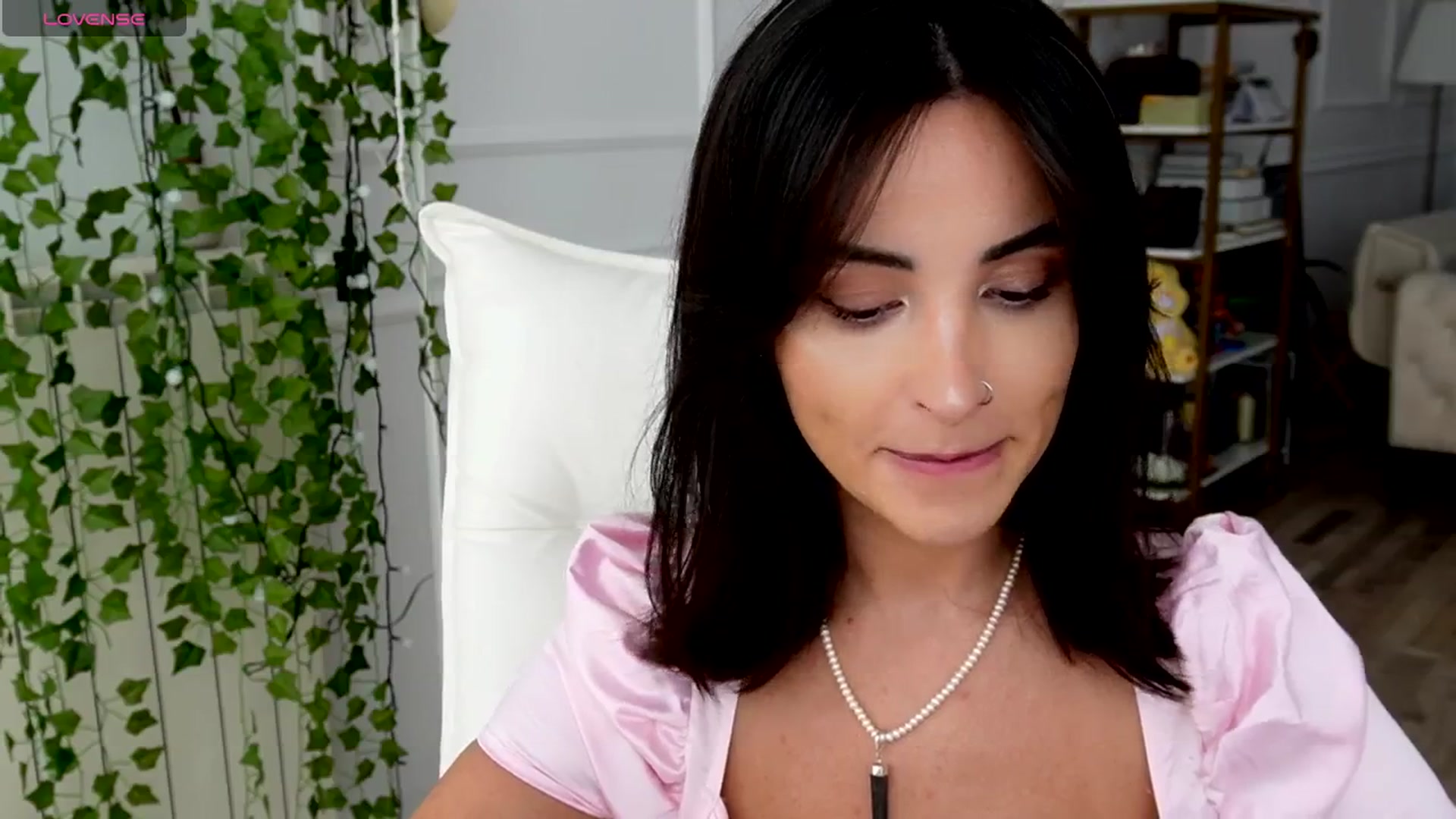 Gallery image thumbnail from AlyssiaKENT1's myfreecams stream on, 08/08/2025, 16:46 image 4 of 20