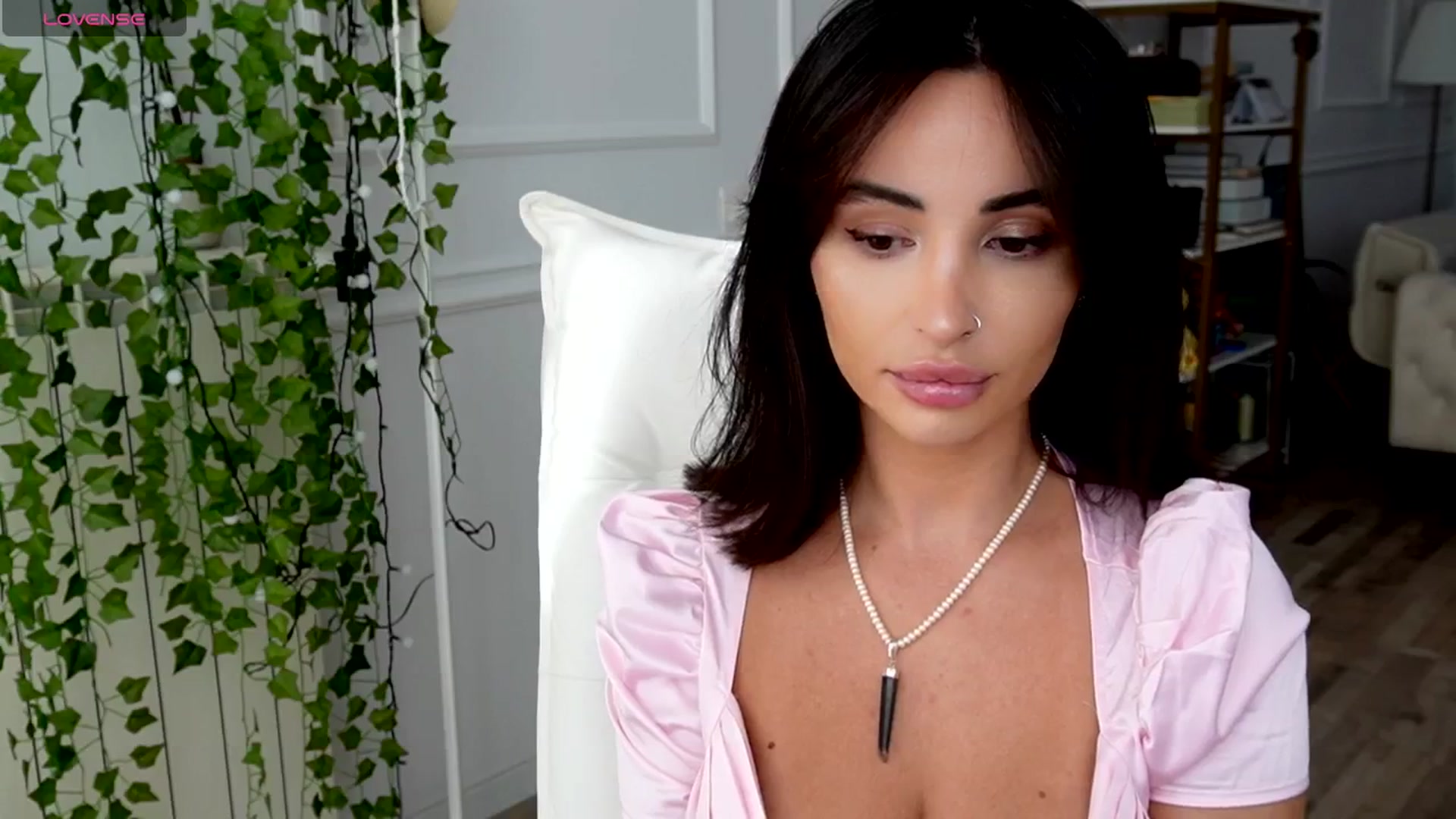 Gallery image thumbnail from AlyssiaKENT1's myfreecams stream on, 08/08/2025, 16:46 image 6 of 20