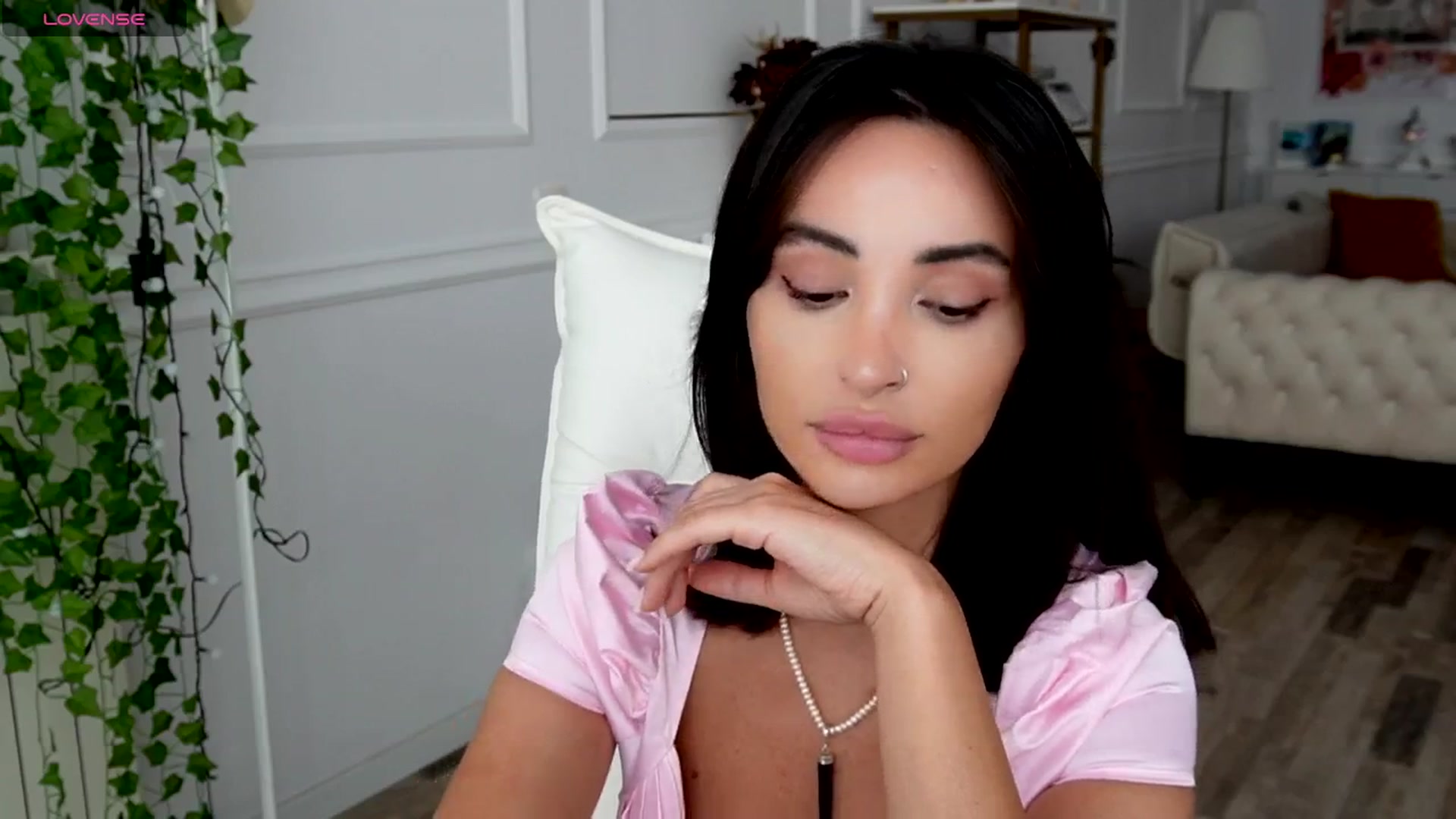 Gallery image thumbnail from AlyssiaKENT1's myfreecams stream on, 08/08/2025, 16:46 image 15 of 20