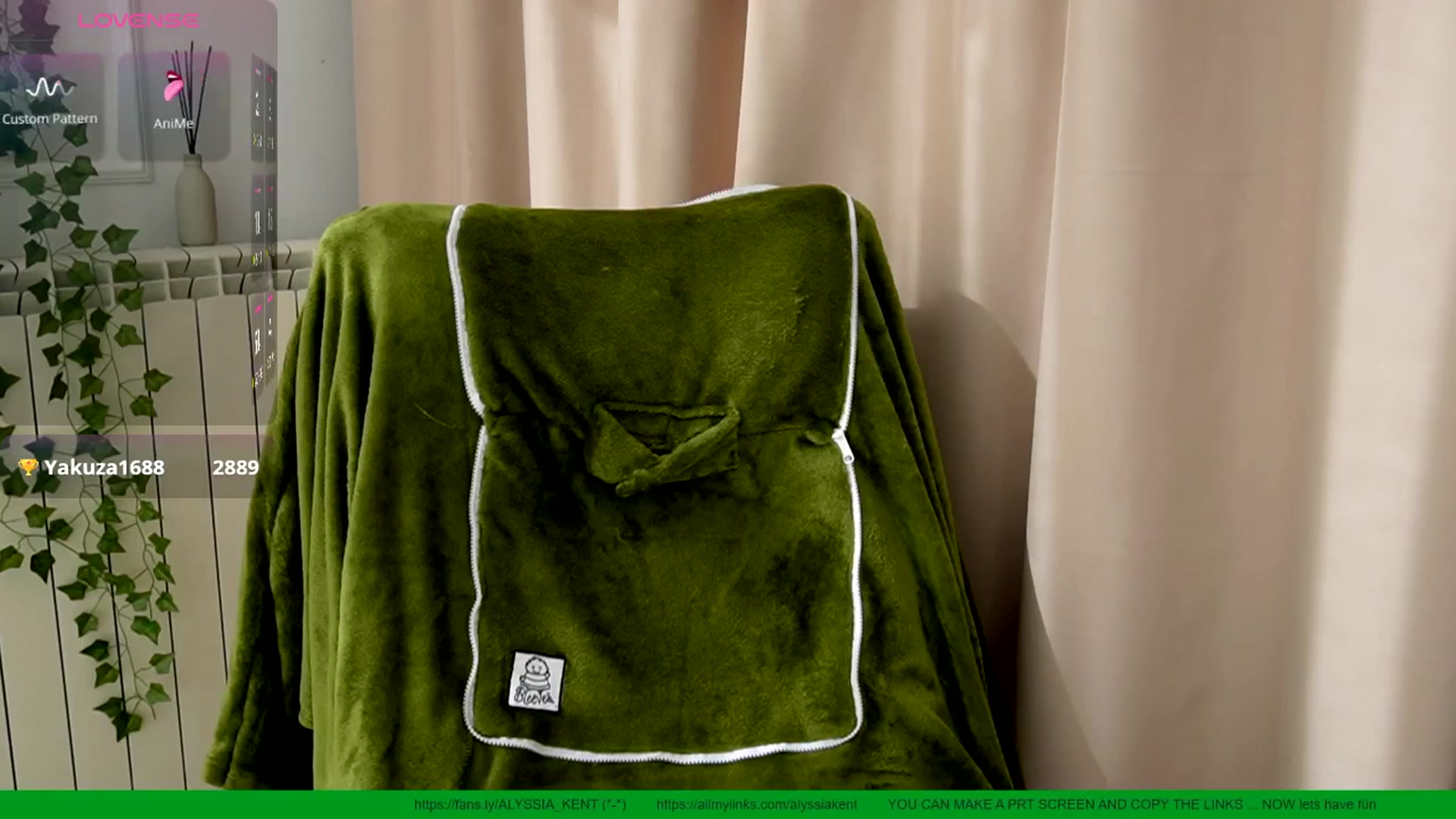 Gallery image thumbnail from AlyssiaKENT1's myfreecams stream on, 08/14/2025, 14:41 image 17 of 20