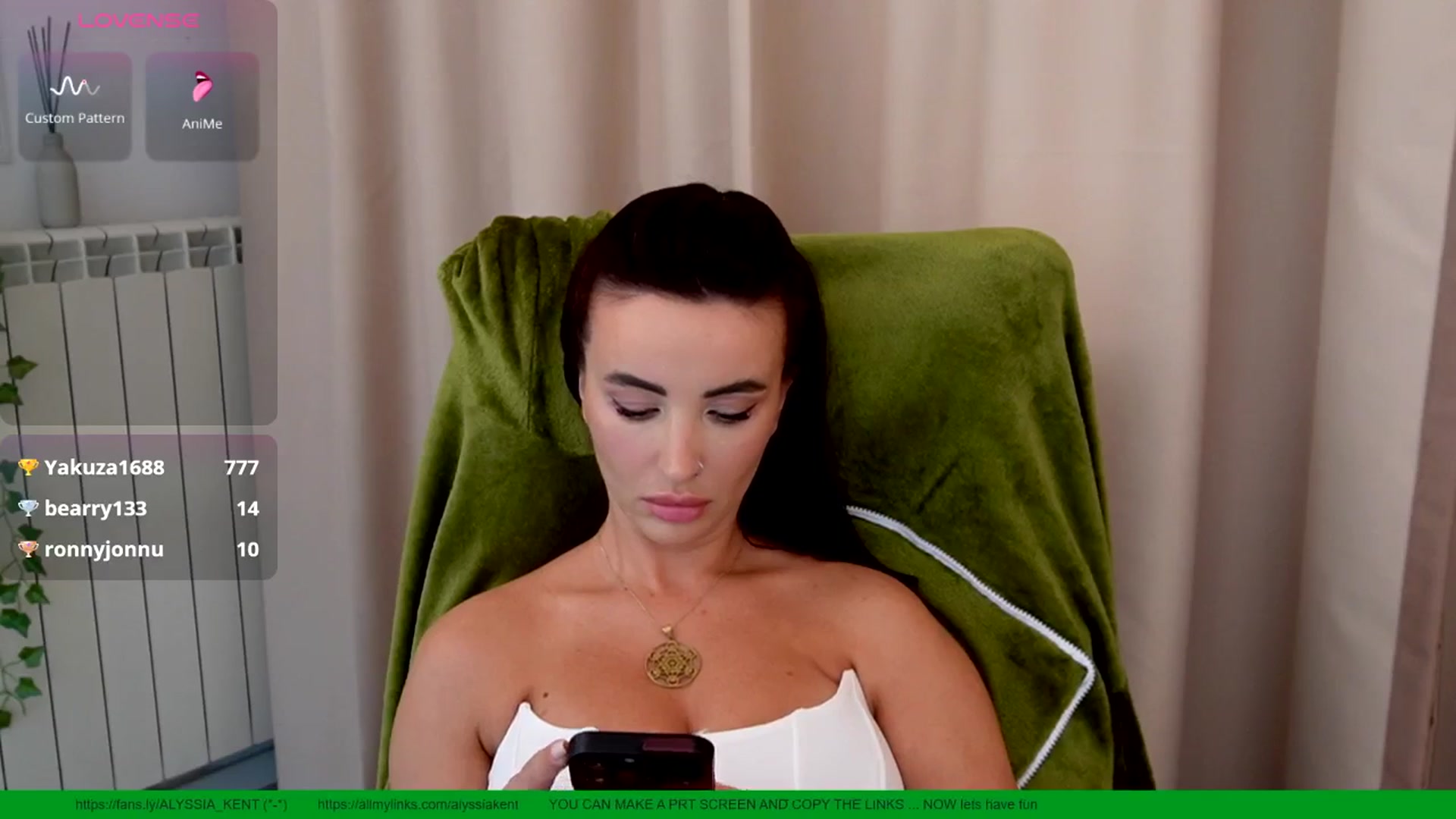 Gallery image thumbnail from AlyssiaKENT1's myfreecams stream on, 08/15/2025, 18:58 image 10 of 20