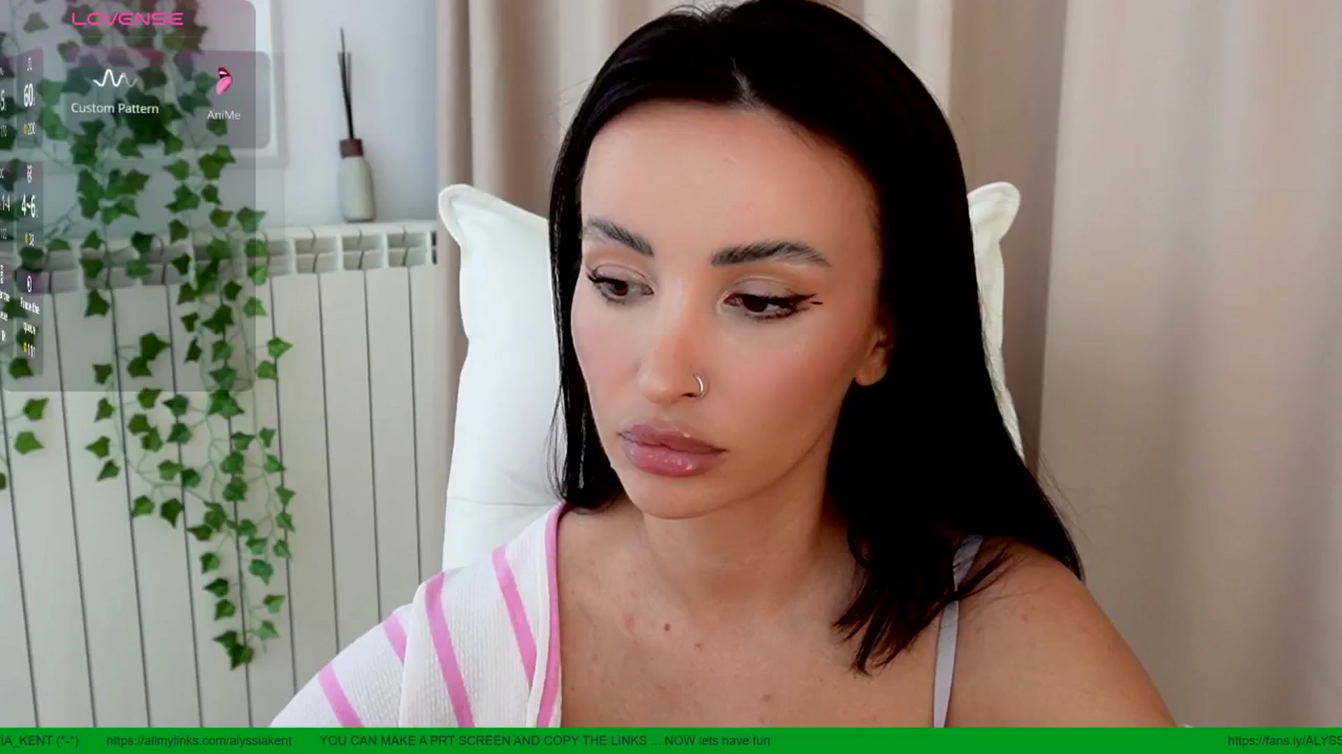 Gallery image thumbnail from AlyssiaKENT1's myfreecams stream on, 08/20/2025, 17:27 image 1 of 20