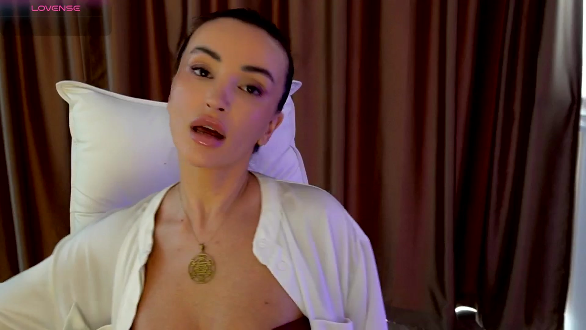 Gallery image thumbnail from AlyssiaKENT1's myfreecams stream on, 08/27/2025, 11:32 image 11 of 20