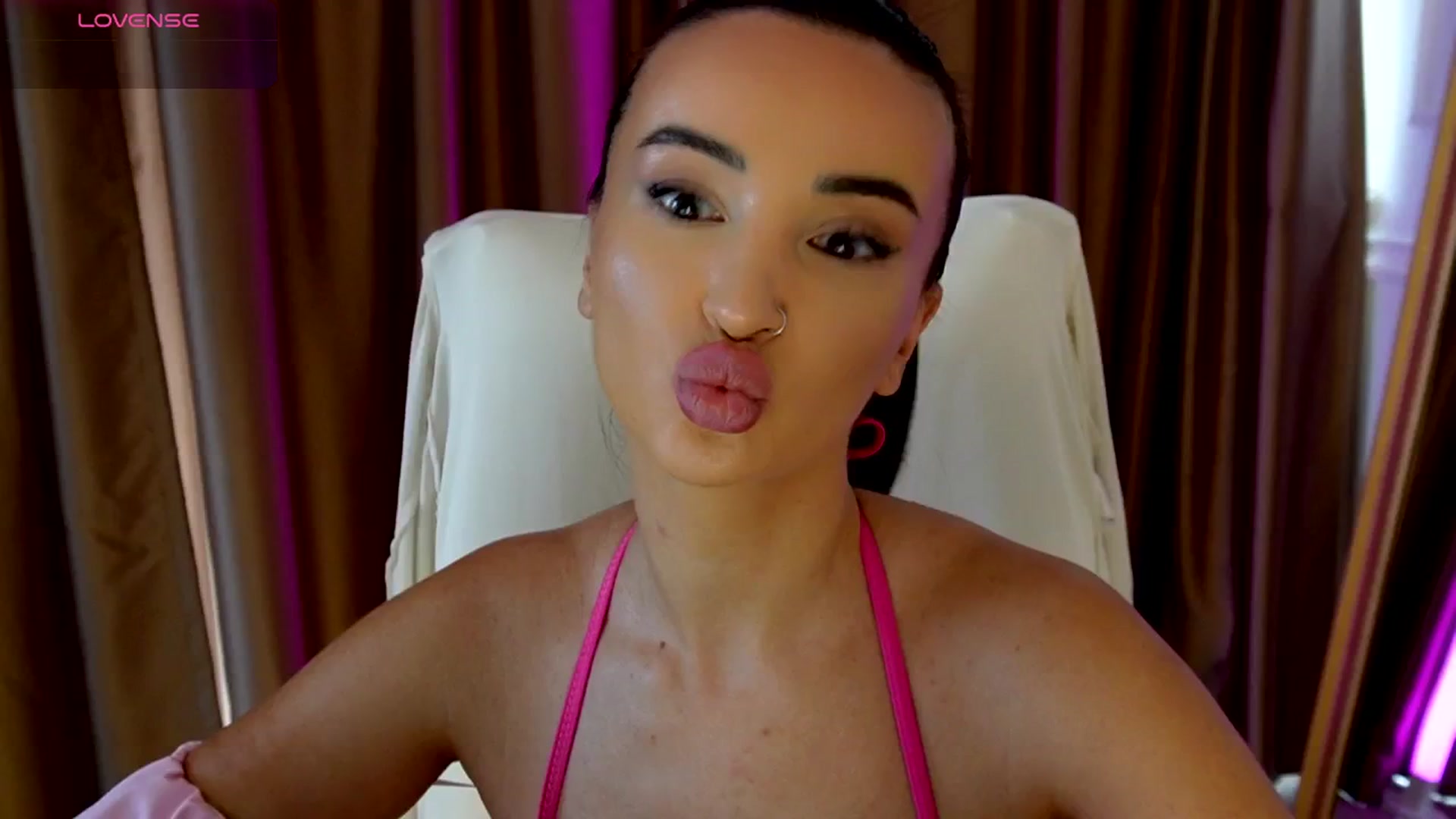 Gallery image thumbnail from AlyssiaKENT1's myfreecams stream on, 08/29/2025, 10:45 image 5 of 20
