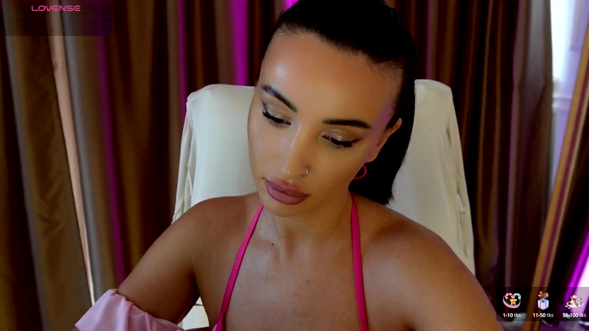 Gallery image thumbnail from AlyssiaKENT1's myfreecams stream on, 08/29/2025, 10:45 image 4 of 20