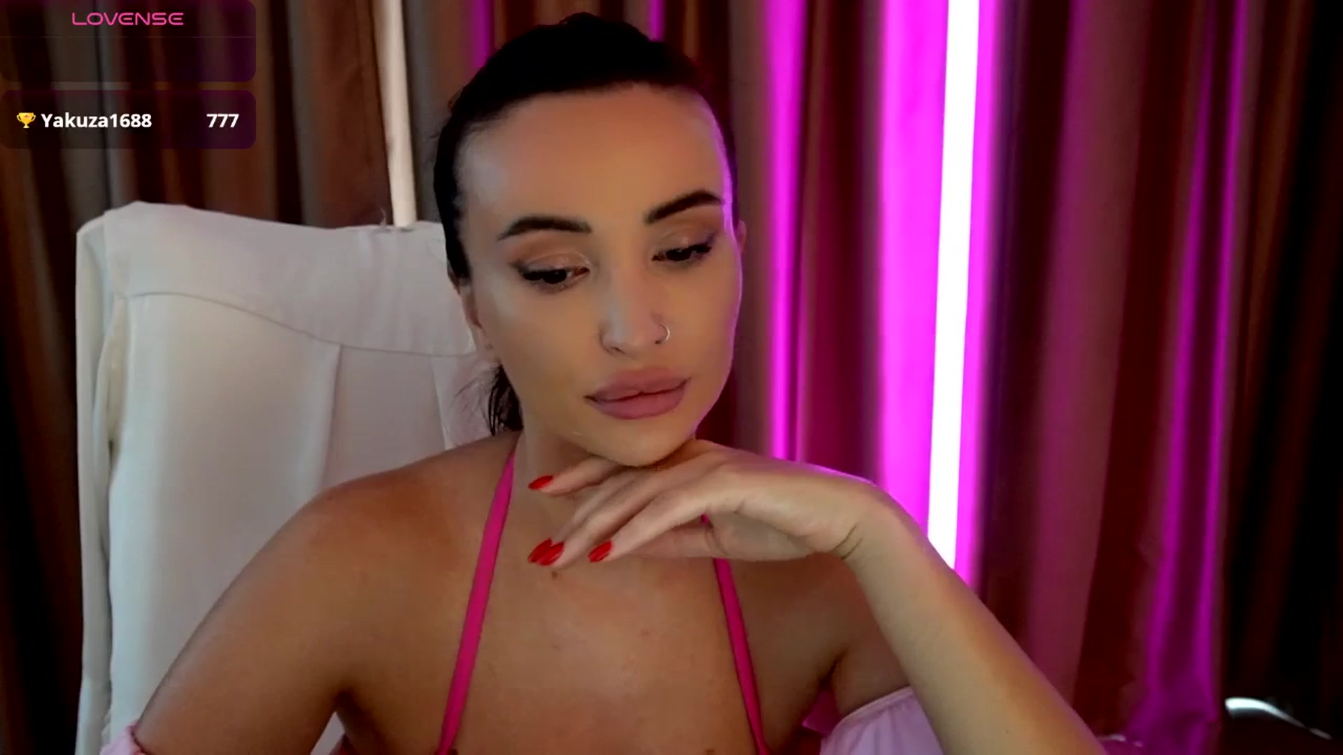 Gallery image thumbnail from AlyssiaKENT1's myfreecams stream on, 08/29/2025, 15:25 image 17 of 20