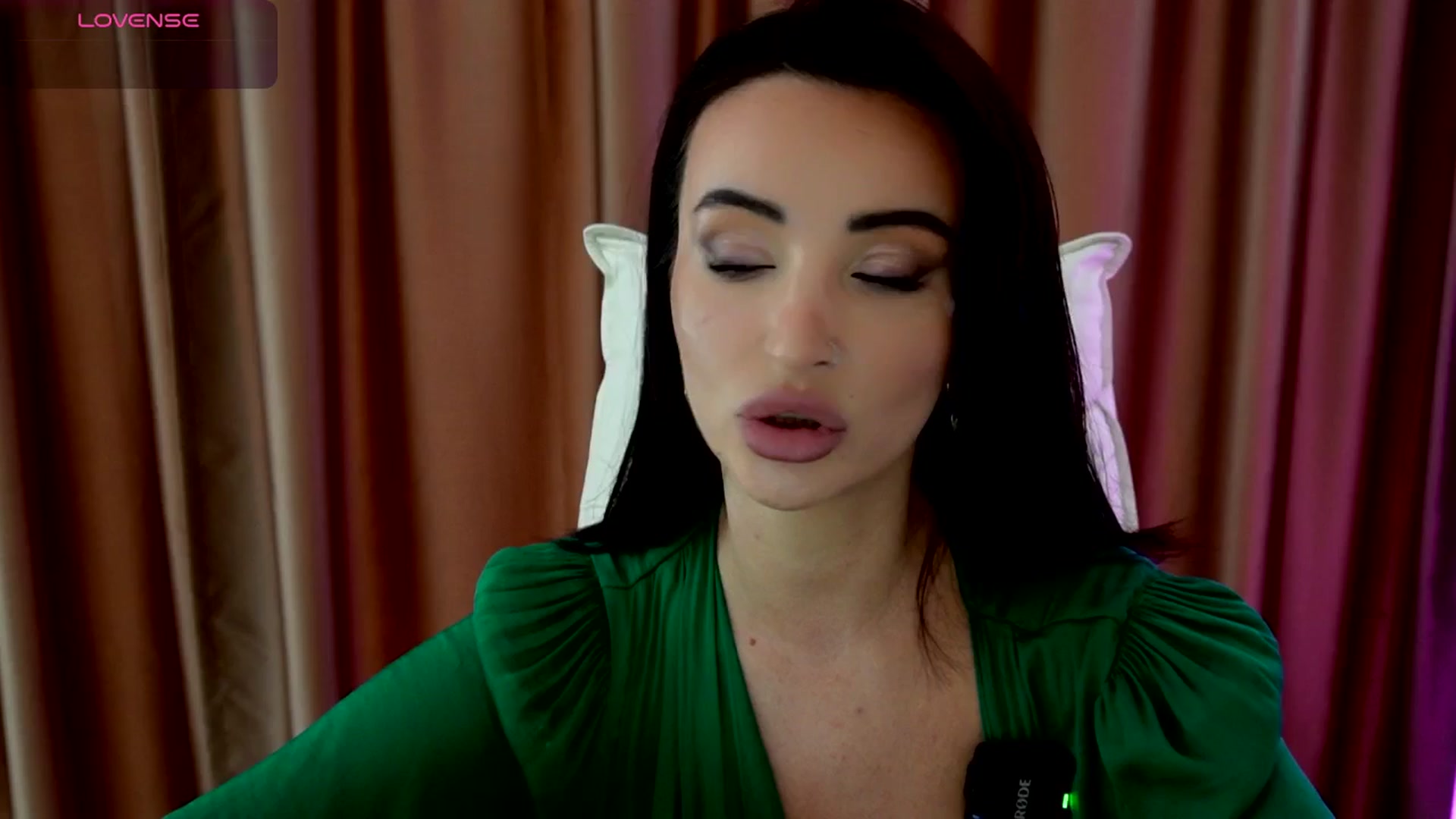 Gallery image thumbnail from AlyssiaKENT1's myfreecams stream on, 09/07/2025, 12:35 image 7 of 20