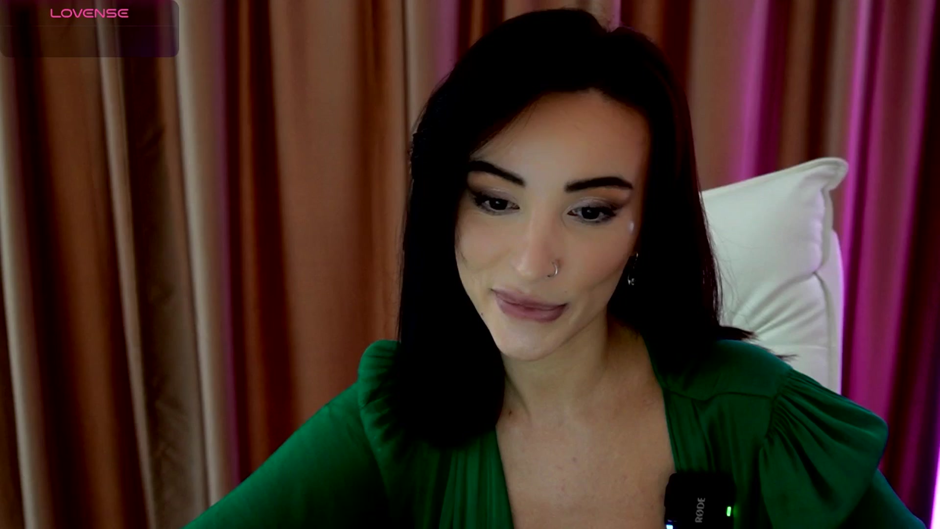 Gallery image thumbnail from AlyssiaKENT1's myfreecams stream on, 09/07/2025, 12:35 image 2 of 20