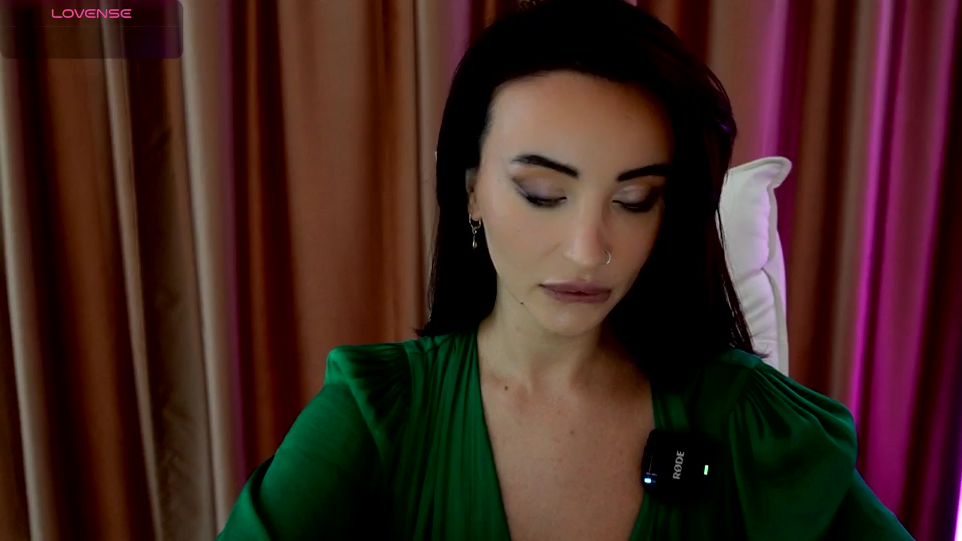 Gallery image thumbnail from AlyssiaKENT1's myfreecams stream on, 09/07/2025, 12:35 image 1 of 20