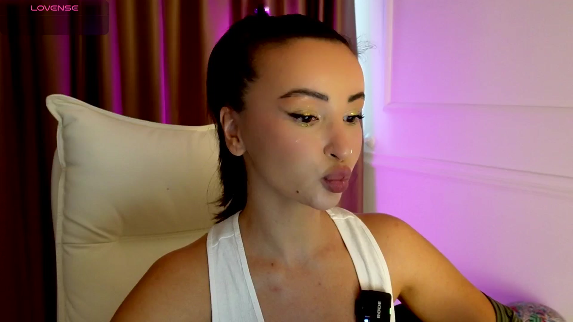 Gallery image thumbnail from AlyssiaKENT1's myfreecams stream on, 09/12/2025, 14:58 image 4 of 20