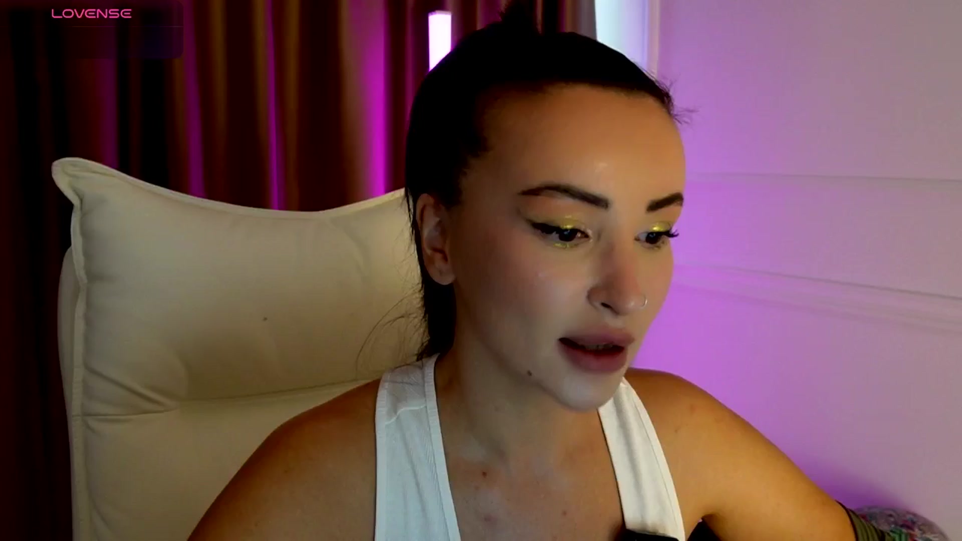 Gallery image thumbnail from AlyssiaKENT1's myfreecams stream on, 09/12/2025, 14:58 image 5 of 20