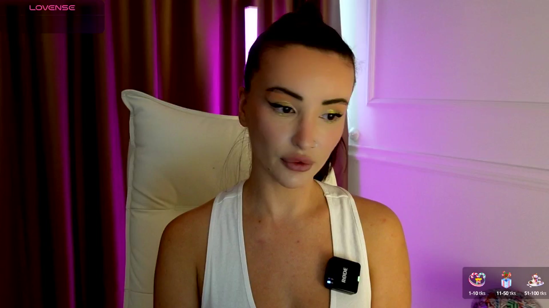 Gallery image thumbnail from AlyssiaKENT1's myfreecams stream on, 09/12/2025, 14:58 image 6 of 20
