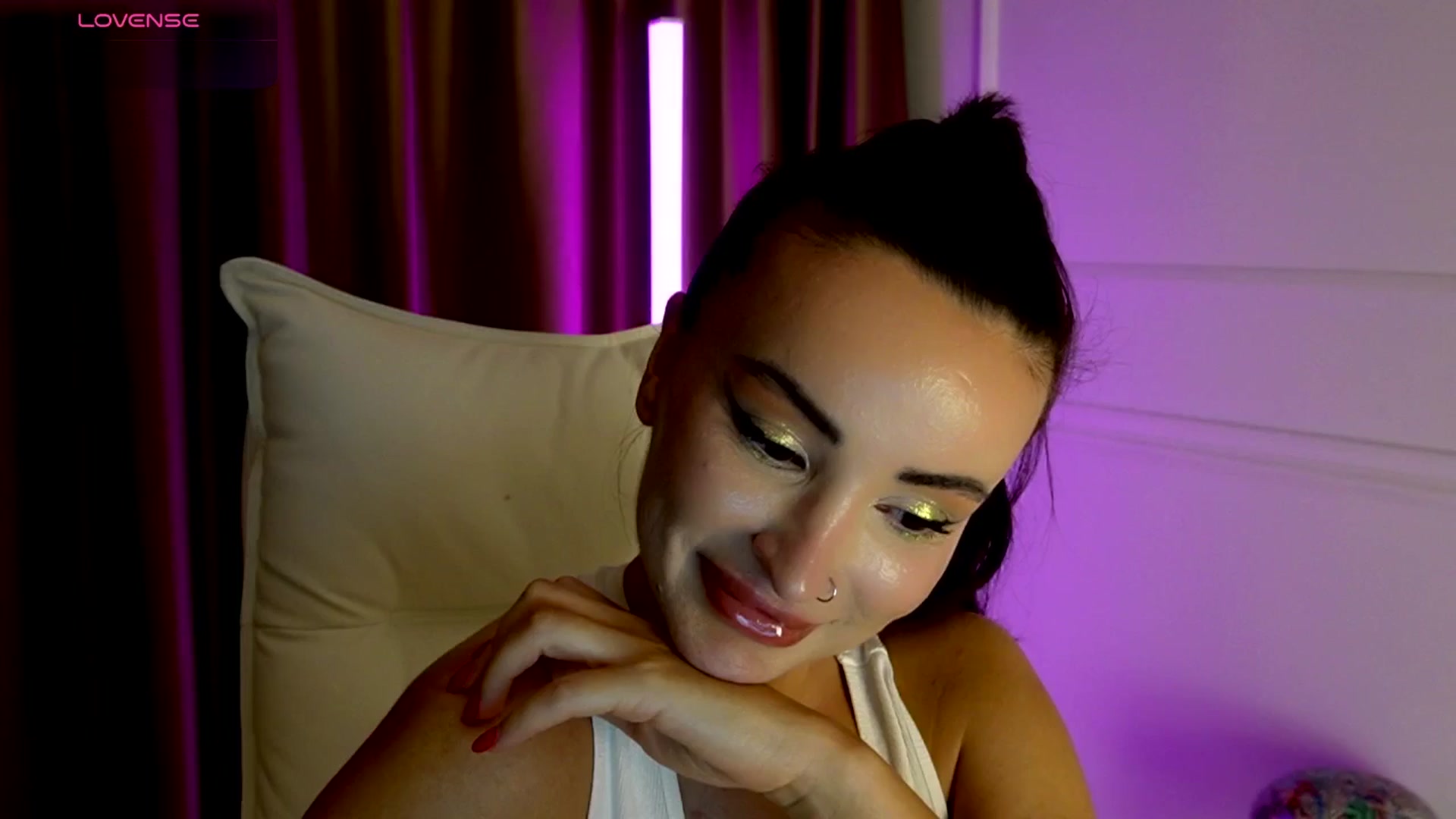 Gallery image thumbnail from AlyssiaKENT1's myfreecams stream on, 09/12/2025, 17:18 image 19 of 20