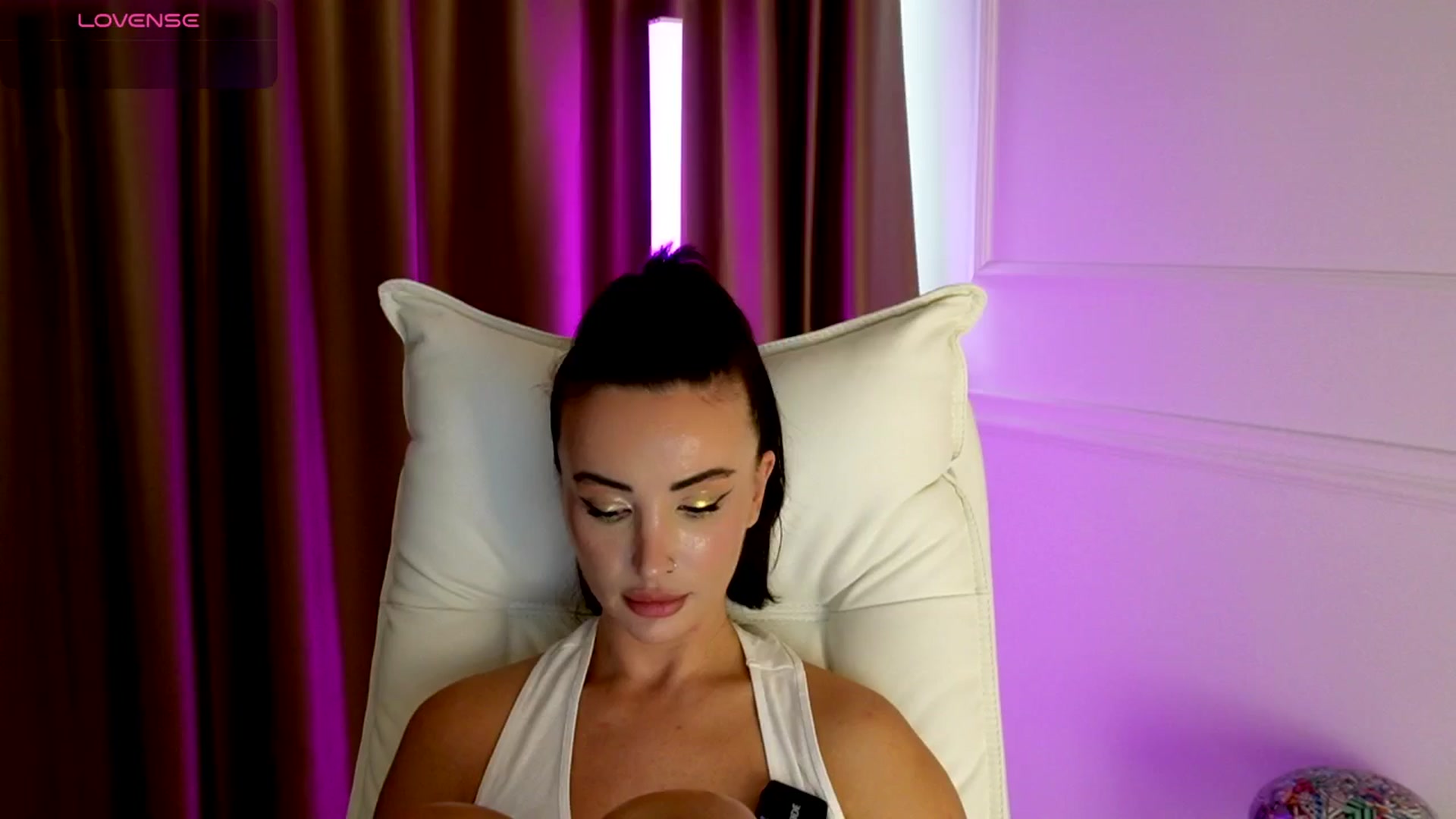 Gallery image thumbnail from AlyssiaKENT1's myfreecams stream on, 09/12/2025, 17:18 image 9 of 20