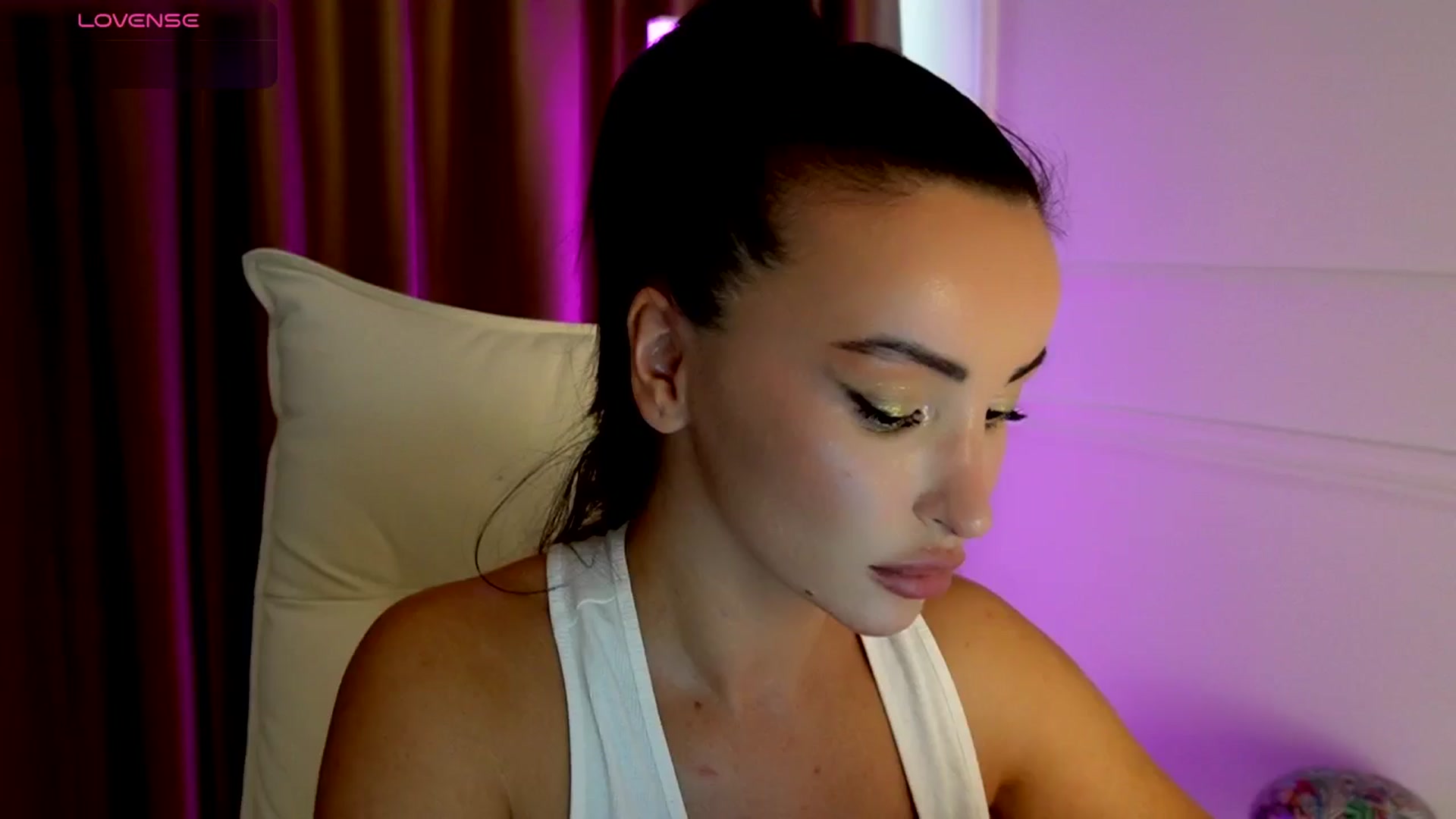 Gallery image thumbnail from AlyssiaKENT1's myfreecams stream on, 09/12/2025, 17:18 image 4 of 20