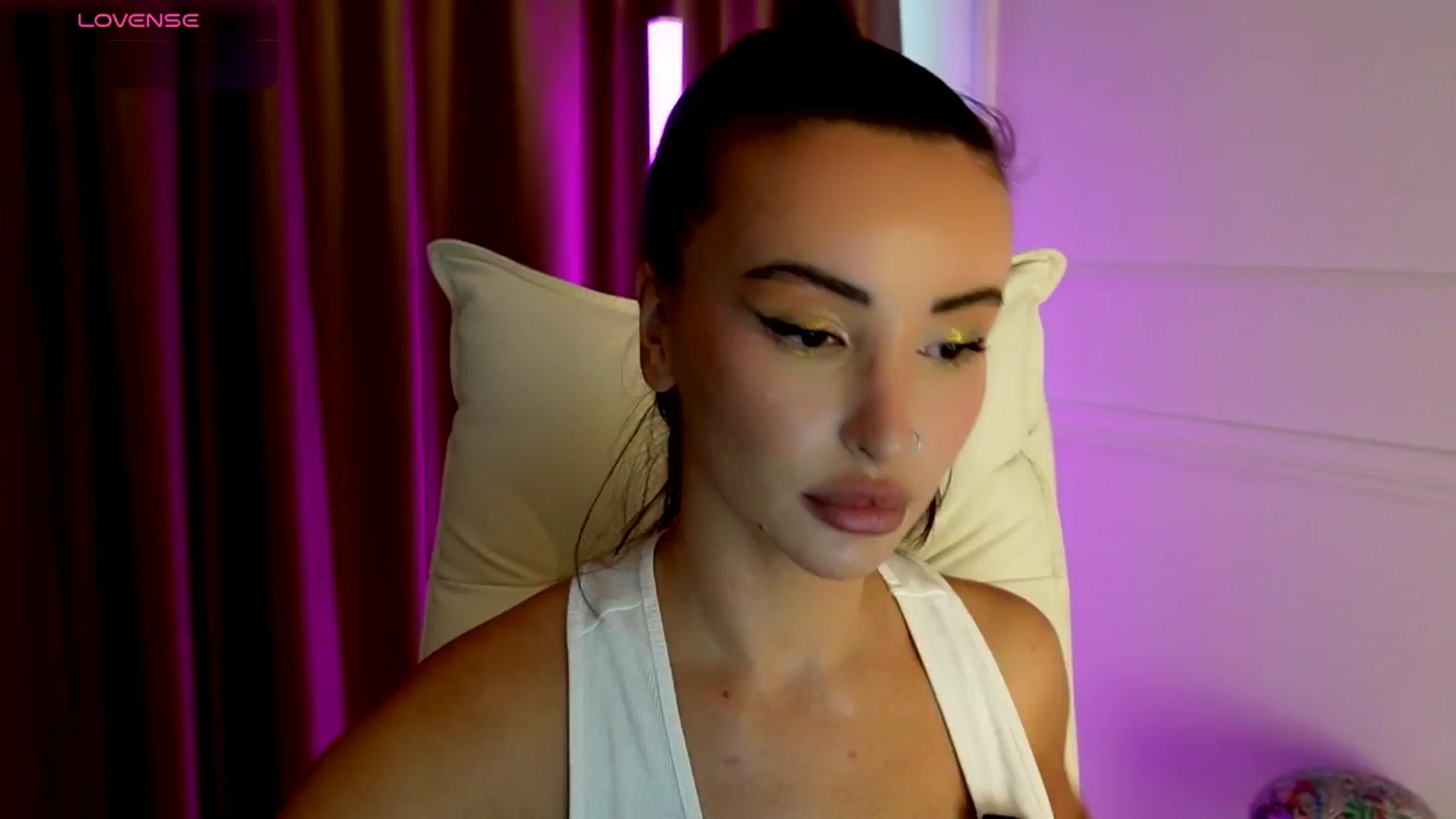 Gallery image thumbnail from AlyssiaKENT1's myfreecams stream on, 09/12/2025, 17:18 image 1 of 20