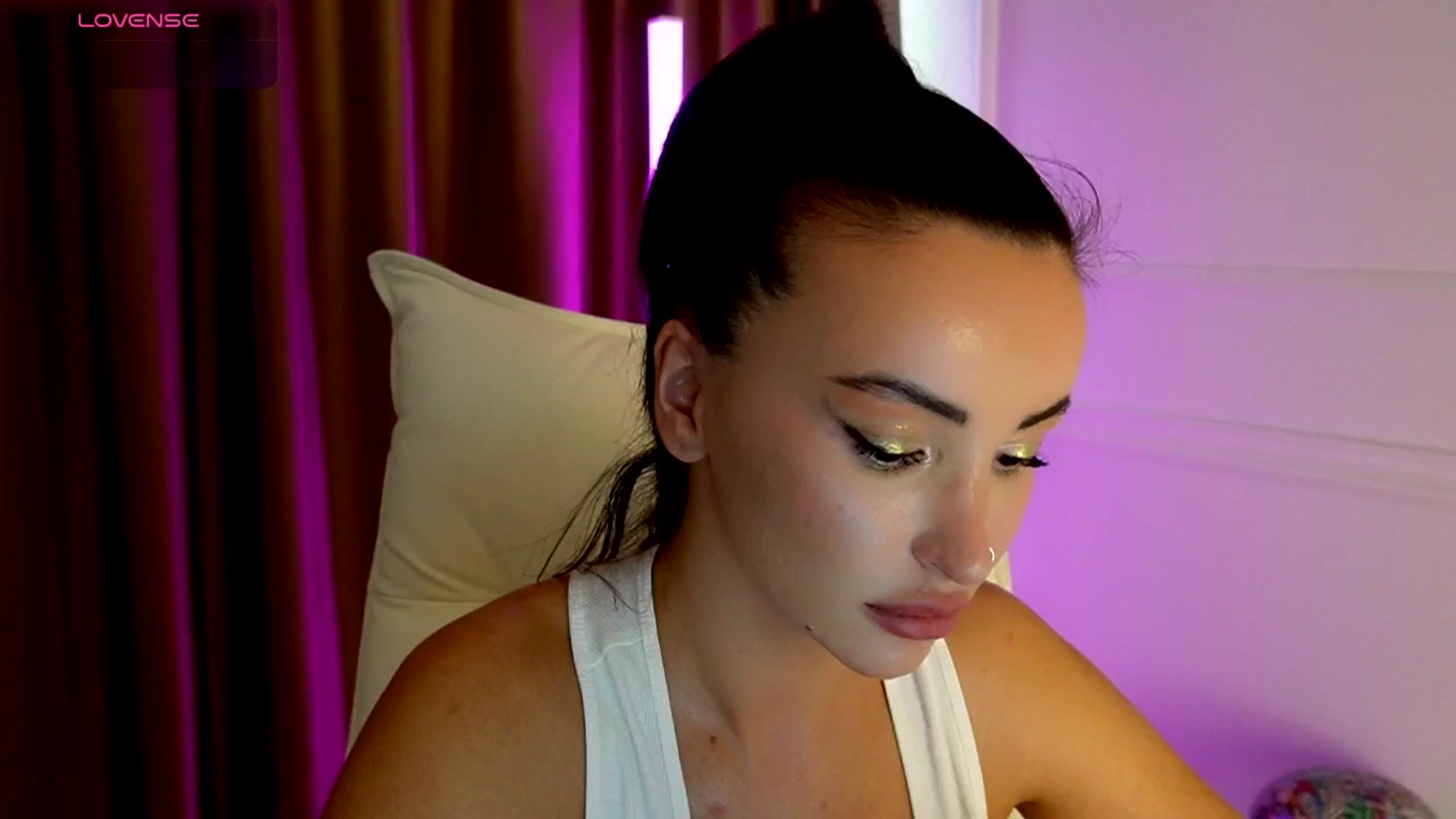 Gallery image thumbnail from AlyssiaKENT1's myfreecams stream on, 09/12/2025, 17:18 image 8 of 20