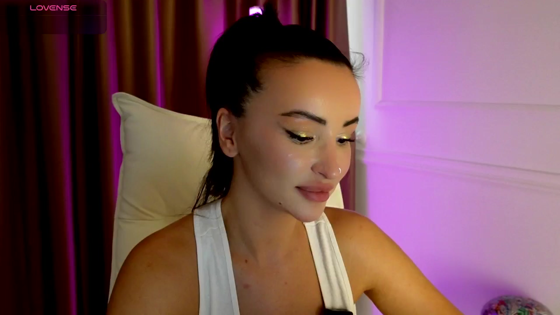 Gallery image thumbnail from AlyssiaKENT1's myfreecams stream on, 09/12/2025, 17:18 image 11 of 20