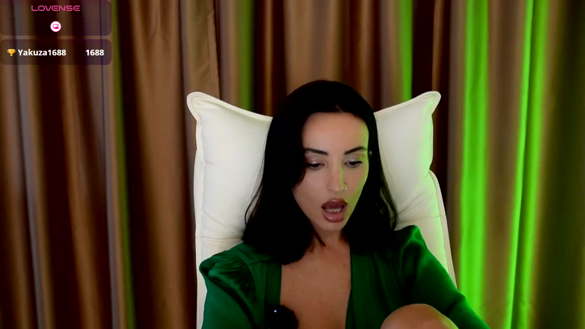 Gallery image thumbnail from AlyssiaKENT1's myfreecams stream on, 09/19/2025, 16:11 image 9 of 20