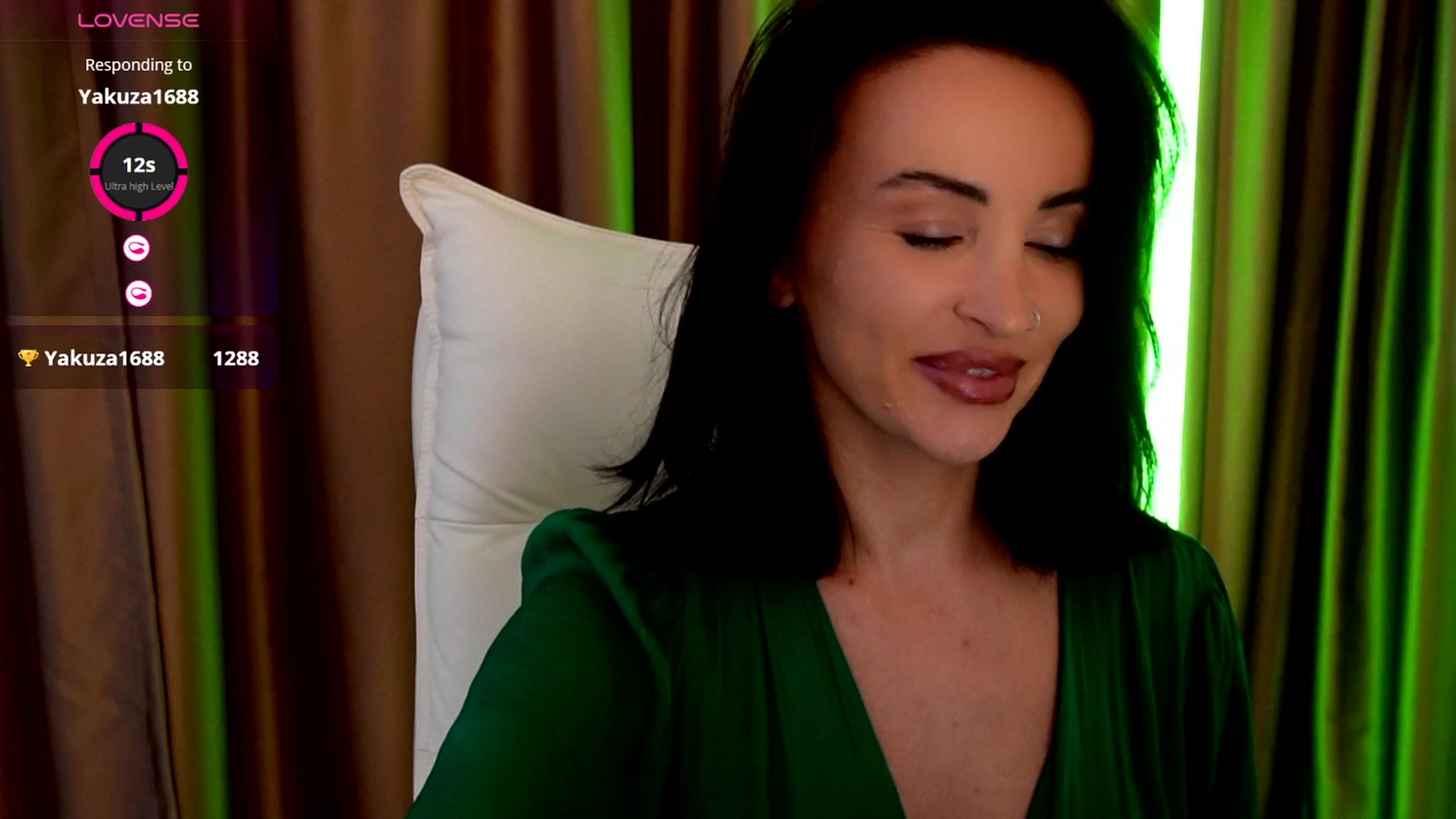 Gallery image thumbnail from AlyssiaKENT1's myfreecams stream on, 09/19/2025, 16:11 image 7 of 20