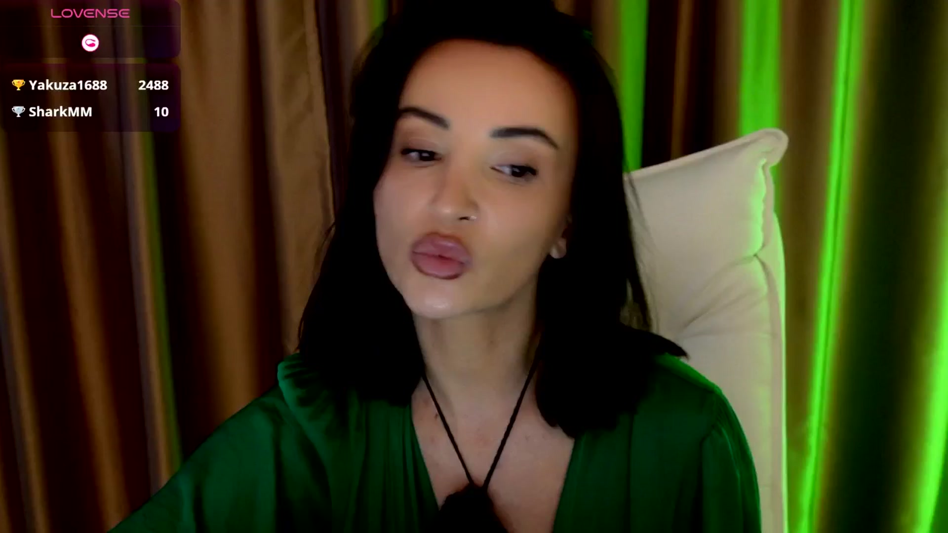 Gallery image thumbnail from AlyssiaKENT1's myfreecams stream on, 09/19/2025, 16:11 image 14 of 20