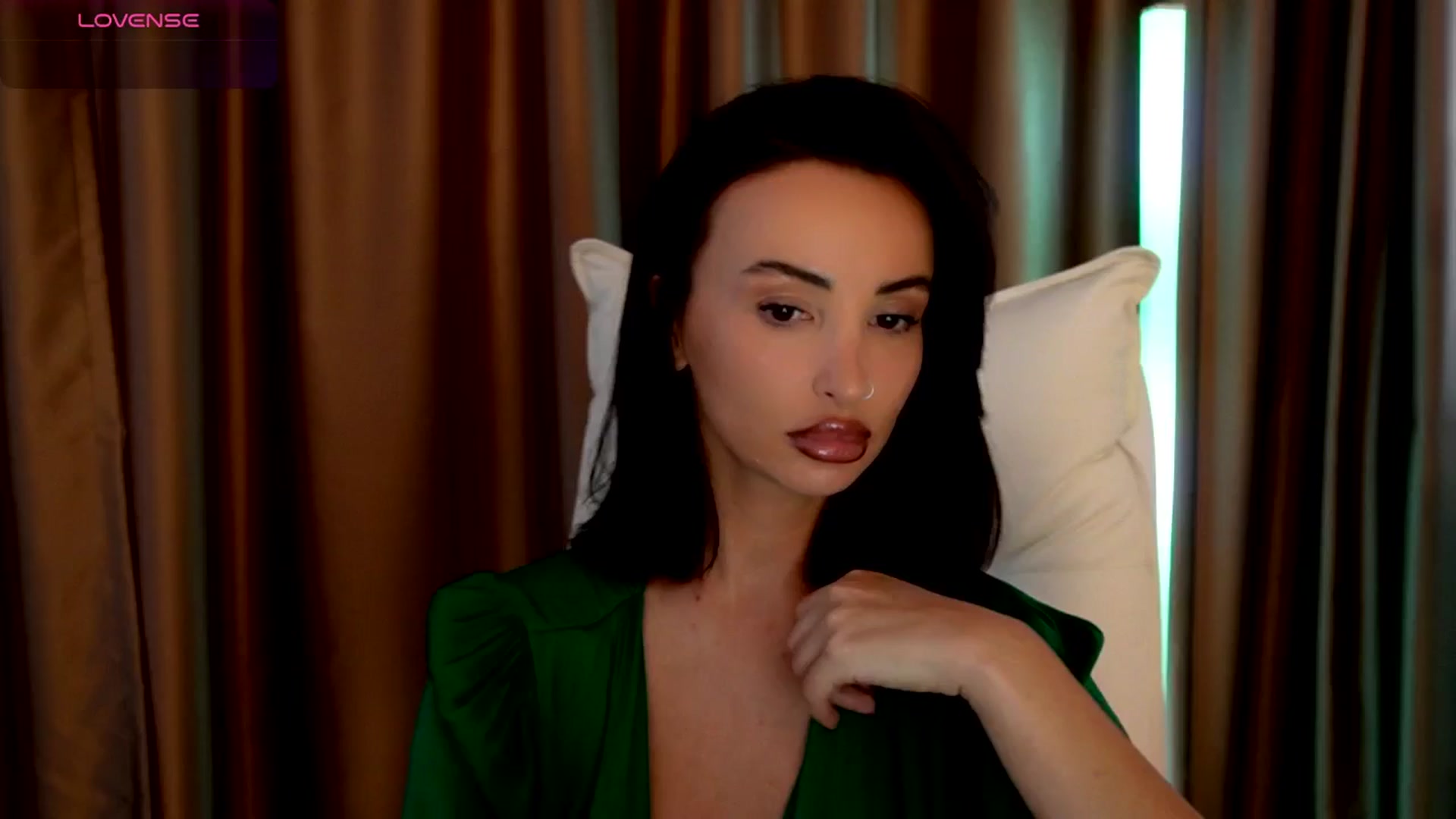 Gallery image thumbnail from AlyssiaKENT1's myfreecams stream on, 09/19/2025, 16:11 image 1 of 20