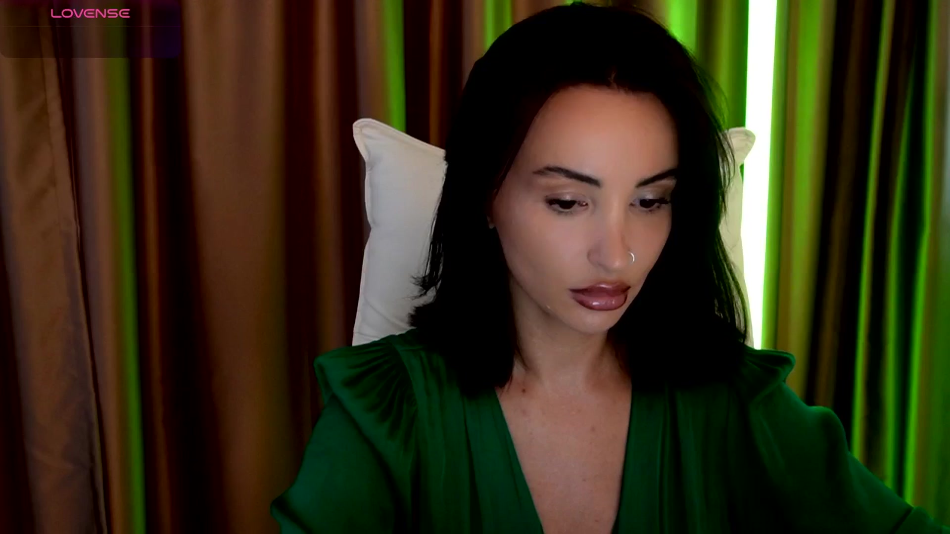 Gallery image thumbnail from AlyssiaKENT1's myfreecams stream on, 09/19/2025, 16:11 image 4 of 20