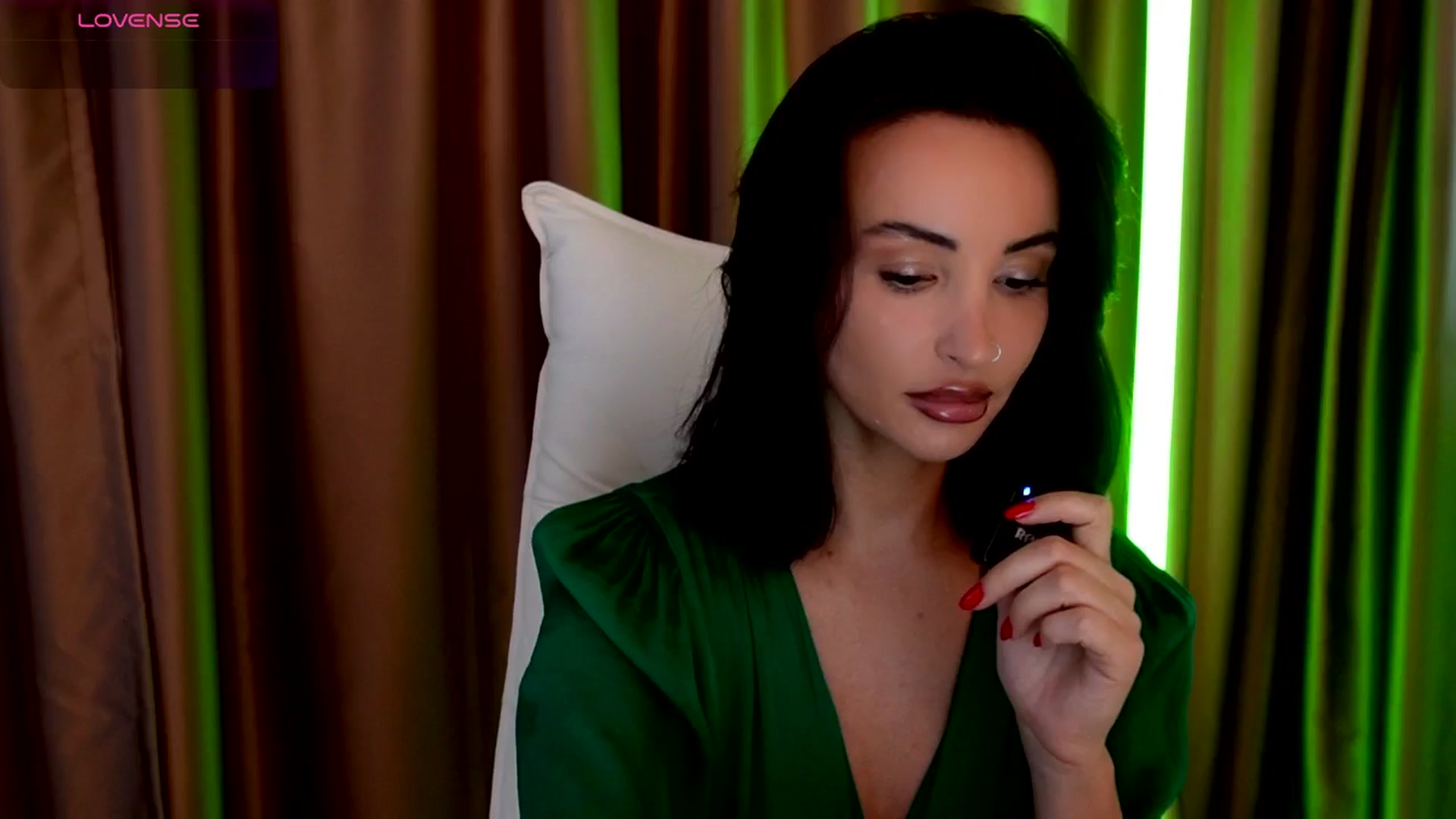 Gallery image thumbnail from AlyssiaKENT1's myfreecams stream on, 09/19/2025, 16:11 image 3 of 20