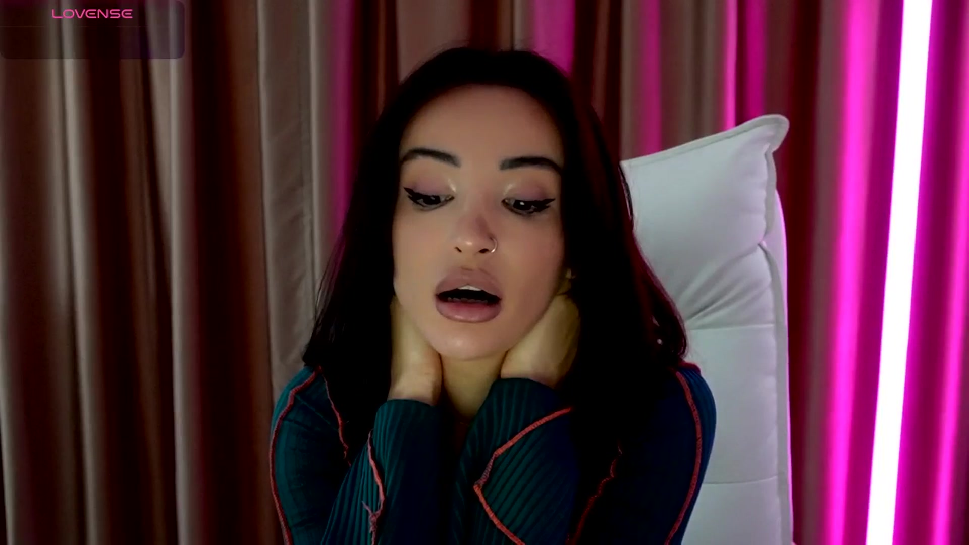 Gallery image thumbnail from AlyssiaKENT1's myfreecams stream on, 09/28/2025, 08:55 image 12 of 20