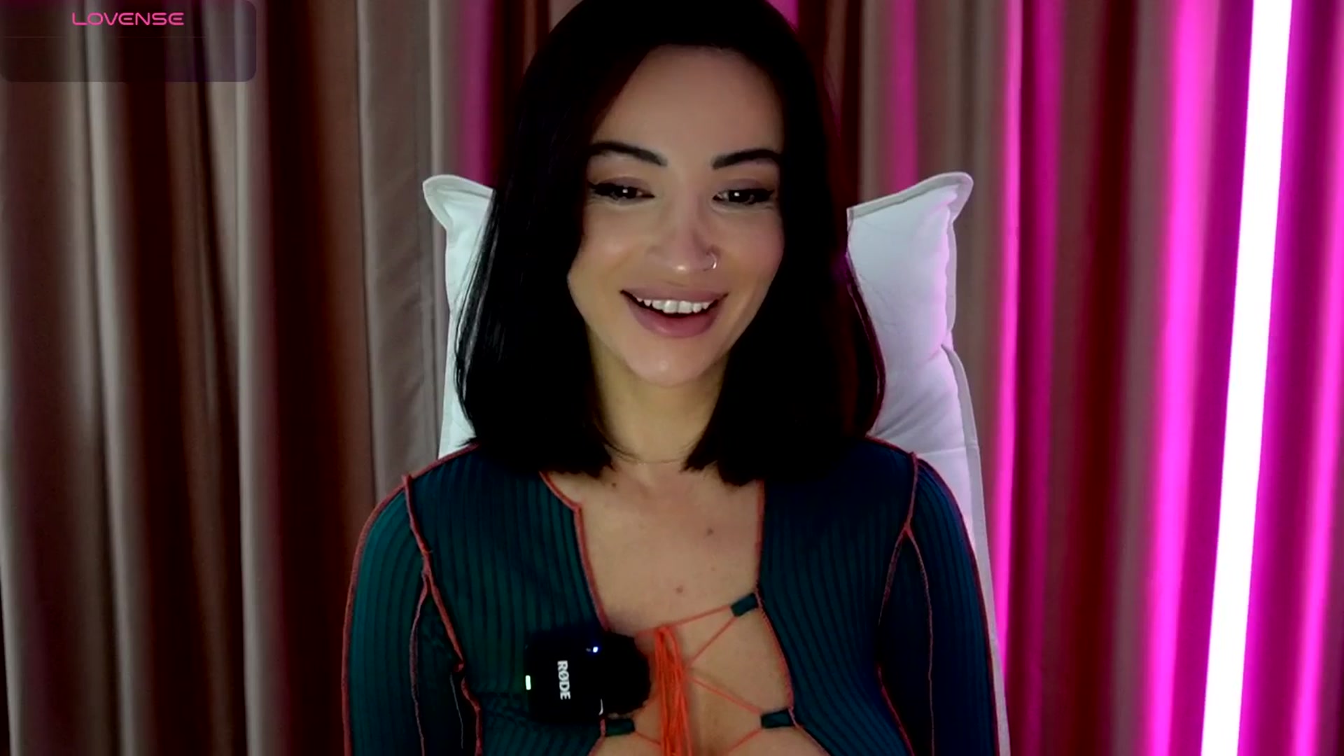 Gallery image thumbnail from AlyssiaKENT1's myfreecams stream on, 09/28/2025, 08:55 image 17 of 20