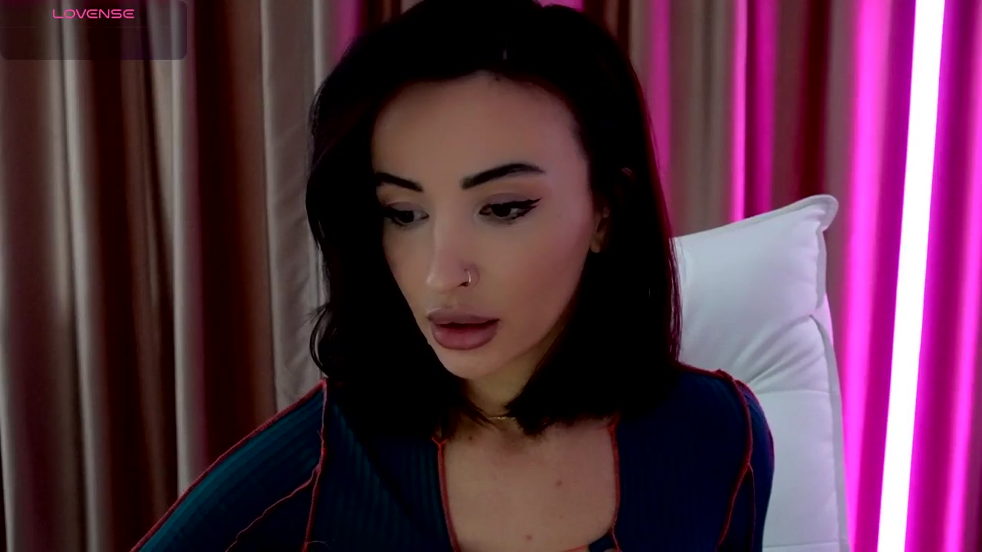 Gallery image thumbnail from AlyssiaKENT1's myfreecams stream on, 09/28/2025, 08:55 image 2 of 20