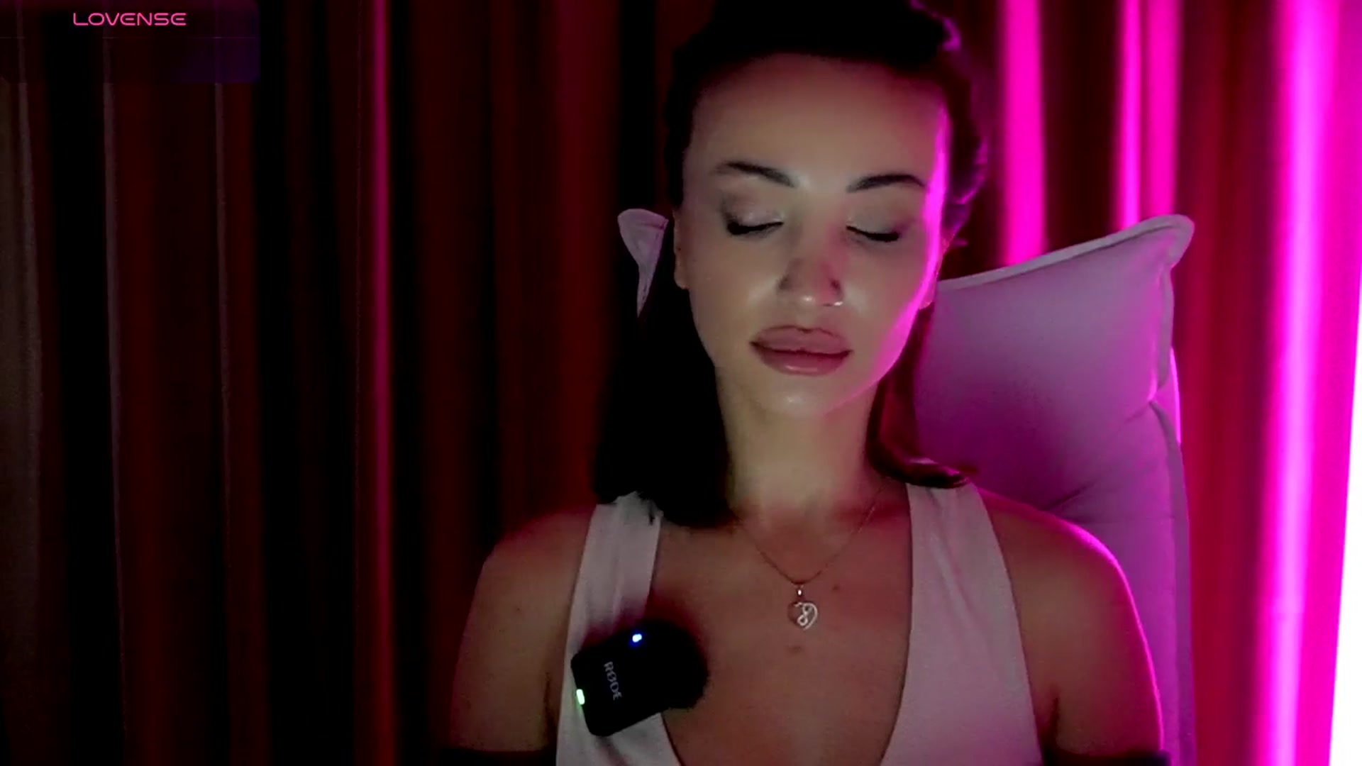 Gallery image thumbnail from AlyssiaKENT1's myfreecams stream on, 09/29/2025, 17:22 image 2 of 20