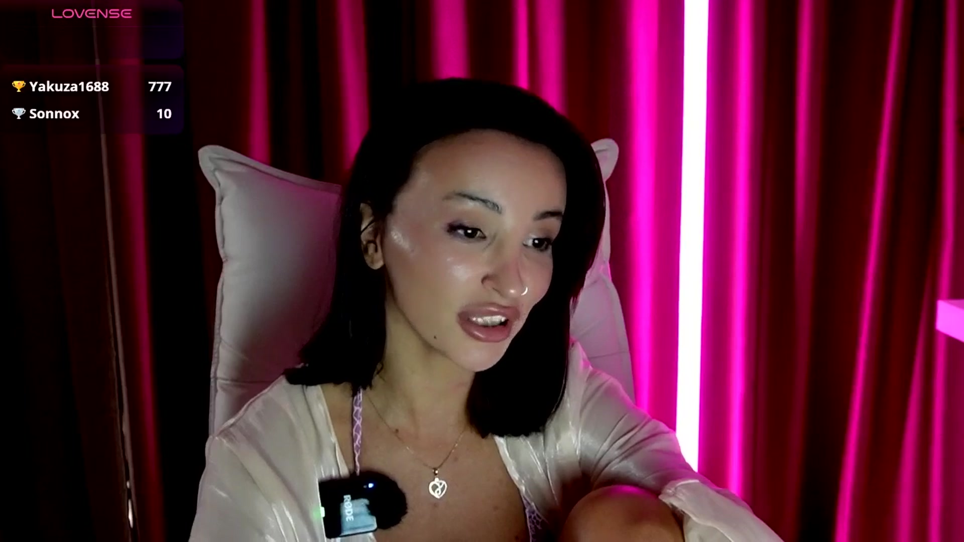 Gallery image thumbnail from AlyssiaKENT1's myfreecams stream on, 09/30/2025, 16:34 image 15 of 20